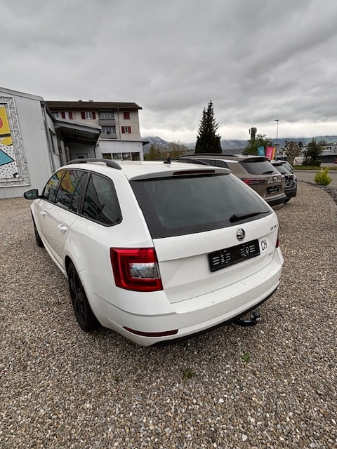 SKODA Octavia Combi 2.0 TDI Ambition 4x4 DSG-showroom-element-2