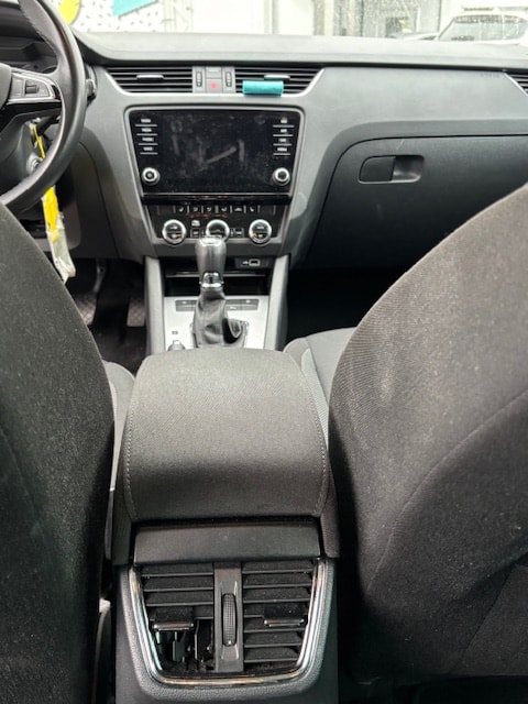 SKODA Octavia Combi 2.0 TDI Ambition 4x4 DSG-image-5