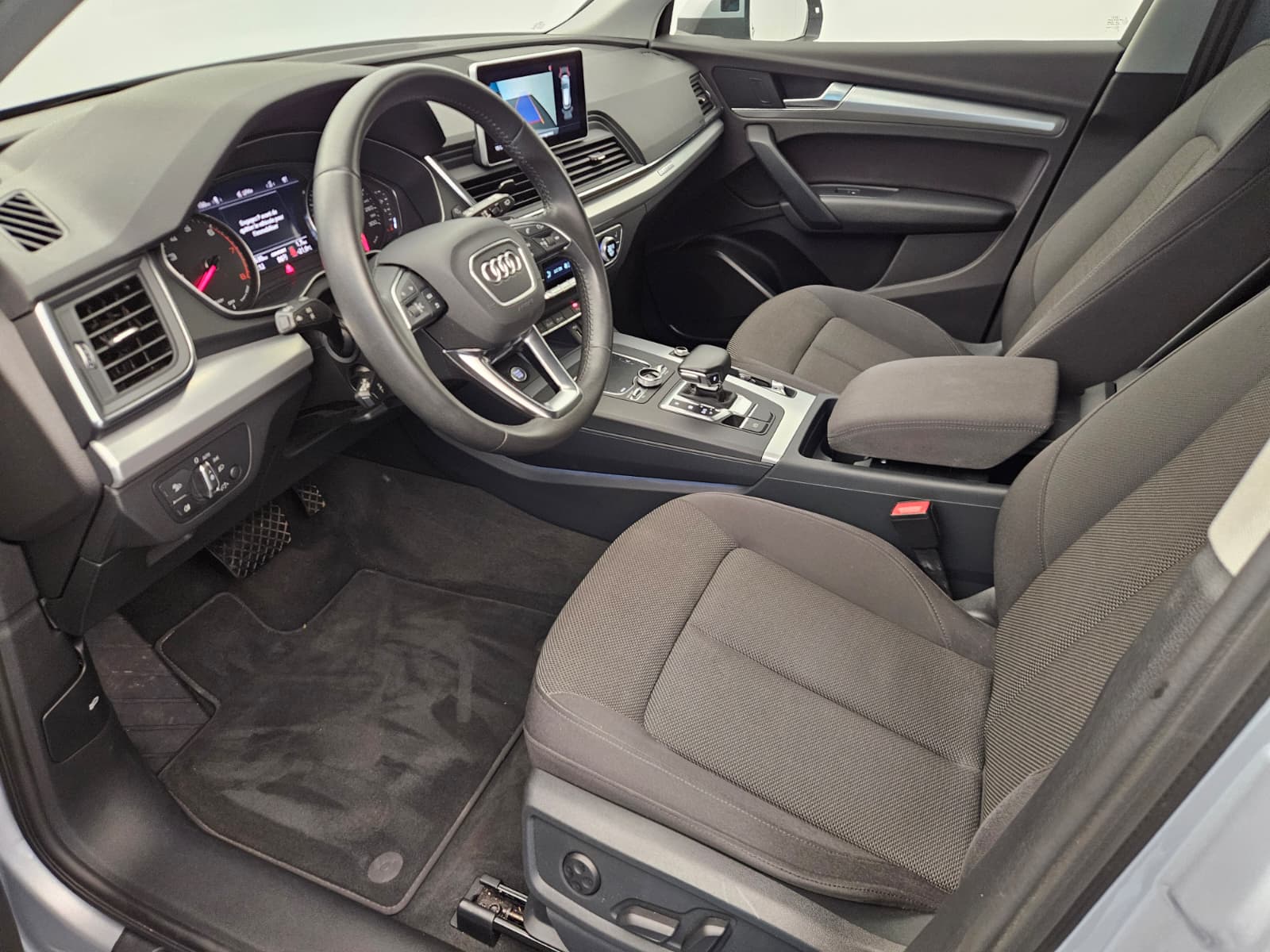 AUDI Q5 45 TFSI design quattro S-tronic-image-10