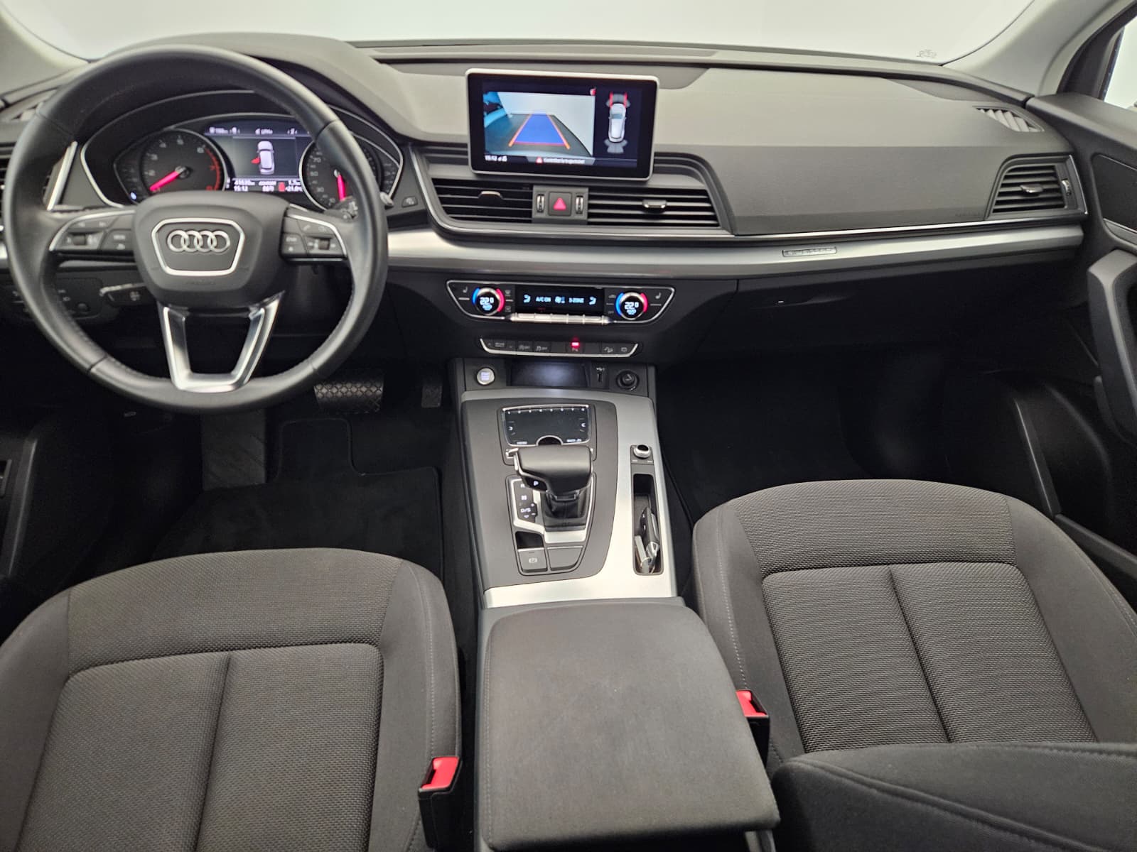 AUDI Q5 45 TFSI design quattro S-tronic-image-9