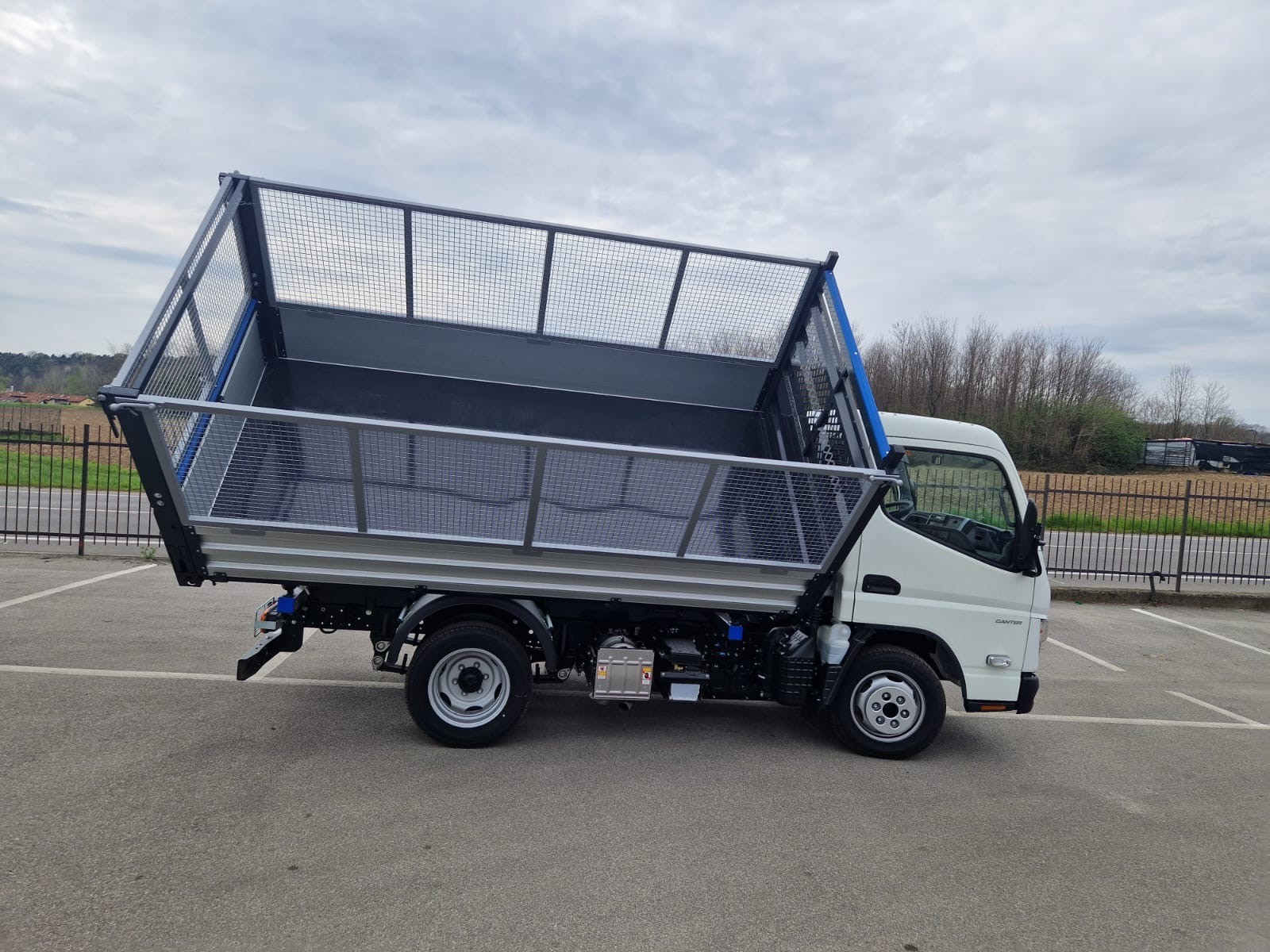 MITSUBISHI FUSO CANTER 3 S15 - Ponte Ribaltabile 3 Lati con Sopra Sponde "NUOVO" - Gancio di Traino KG. 3500-image-1