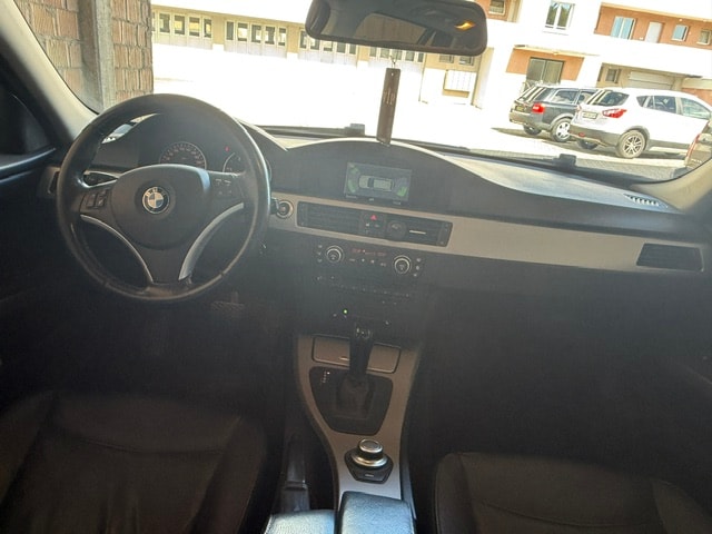 BMW 320d Touring-image-2