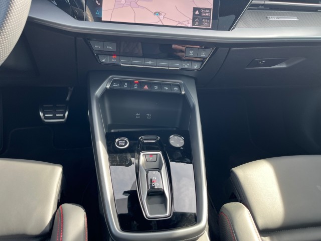AUDI A3 Sportback 35 TFSI S line Attraction S-tronic-image-14