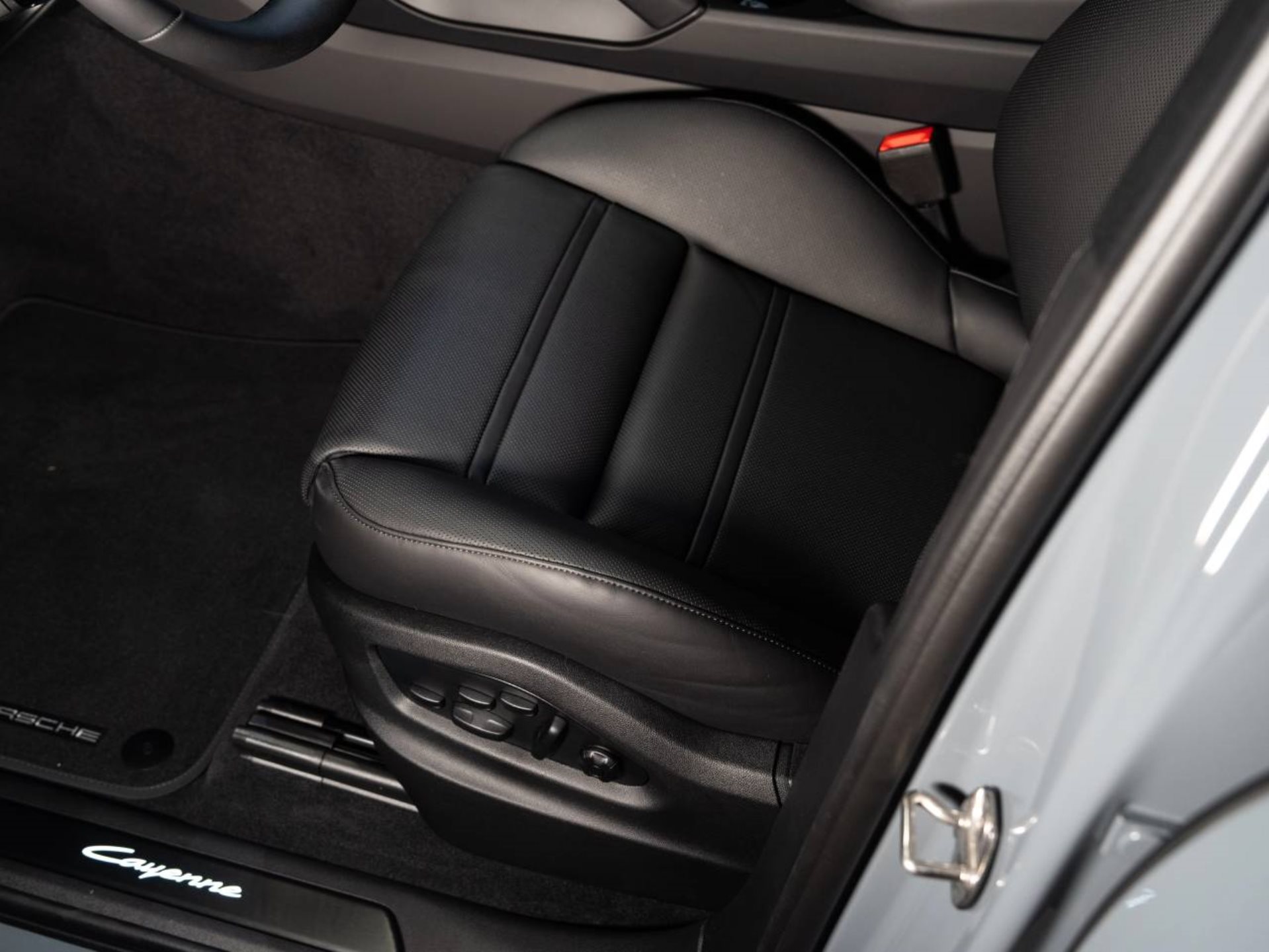 PORSCHE Cayenne E-Hybrid Coupé Black Edition-image-16