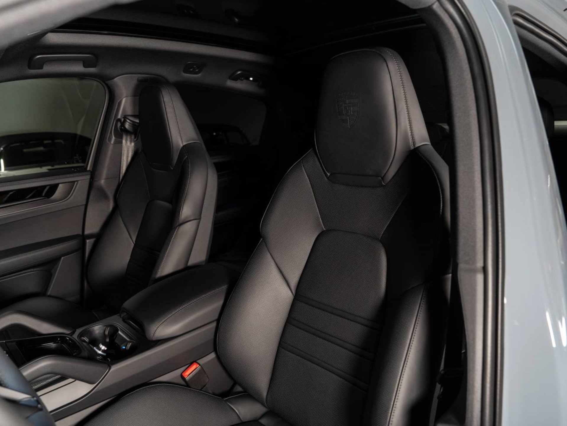 PORSCHE Cayenne E-Hybrid Coupé Black Edition-image-4