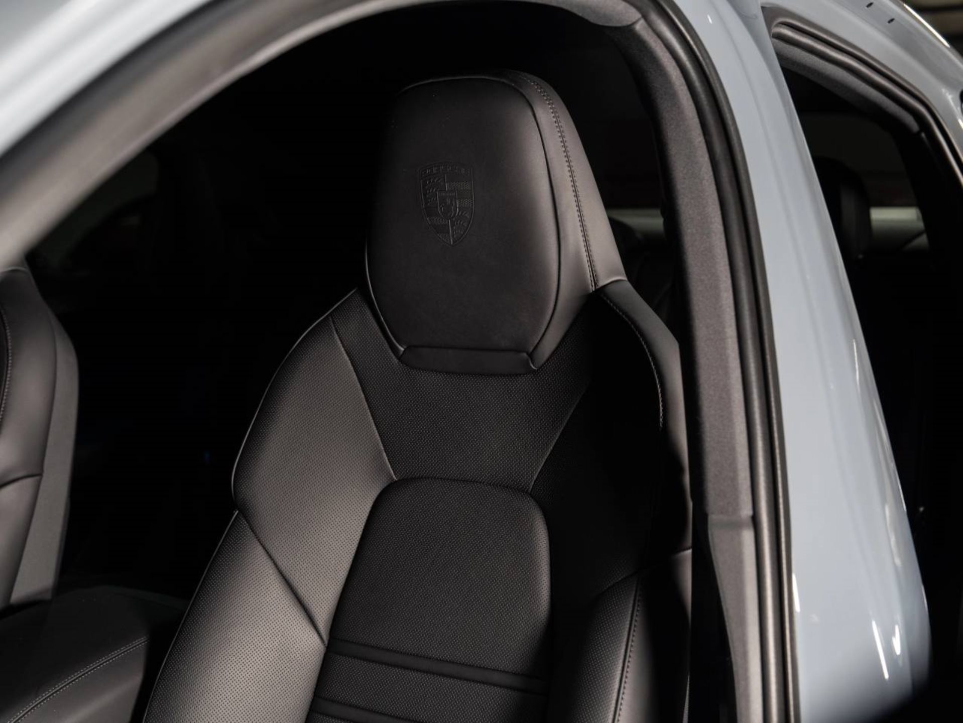 PORSCHE Cayenne E-Hybrid Coupé Black Edition-image-17