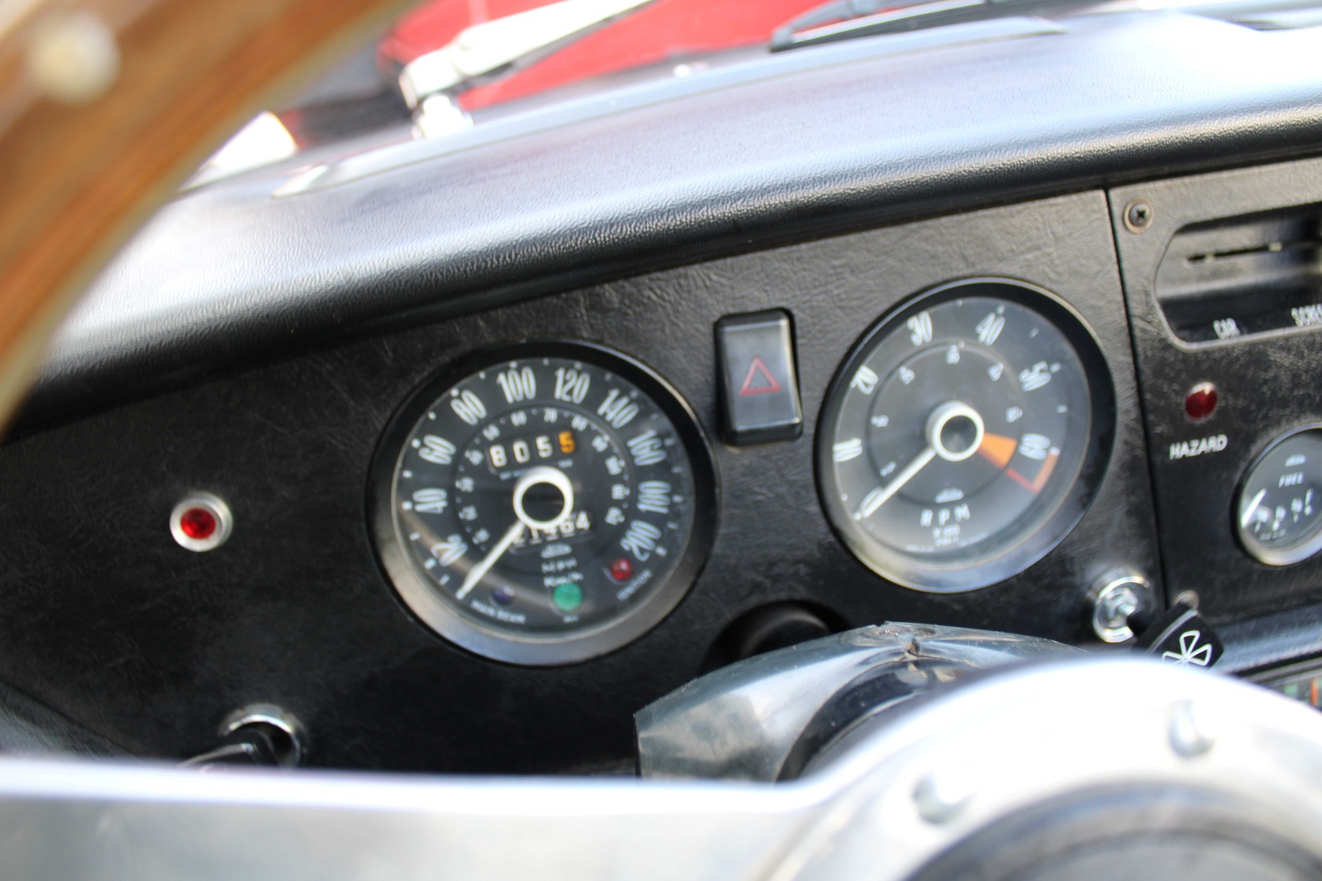 TRIUMPH SPITFIRE IV-image-8