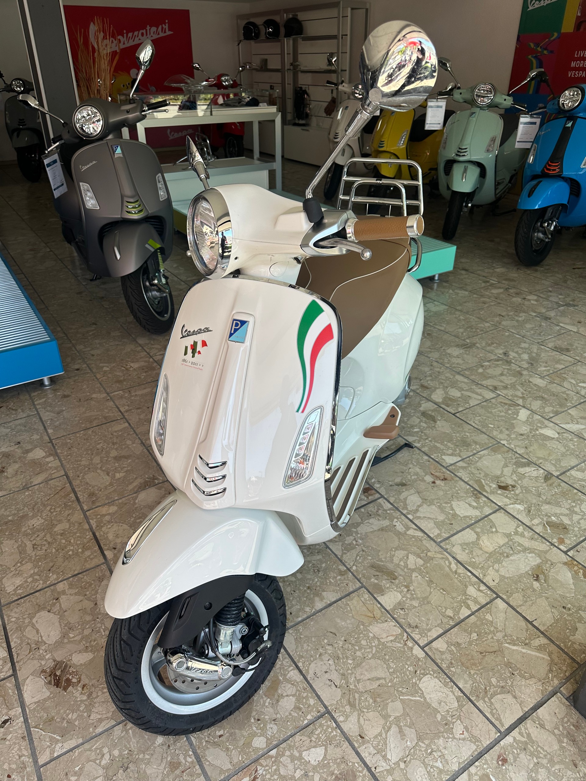 PIAGGIO Vespa 125 Primavera i.e. 3V-image-0