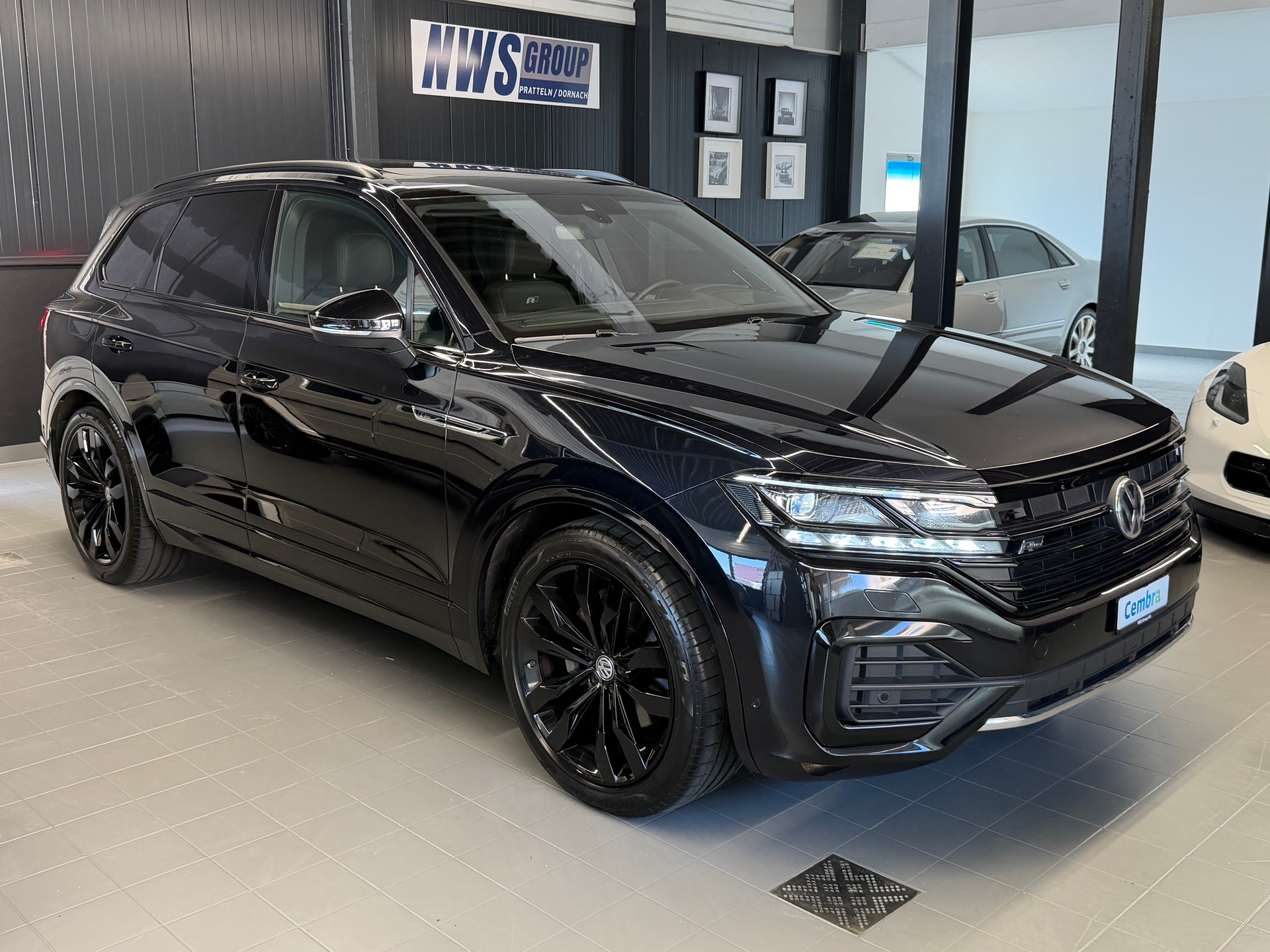 VW Touareg 3.0 TDI R Line Tiptronic-showroom-element-1