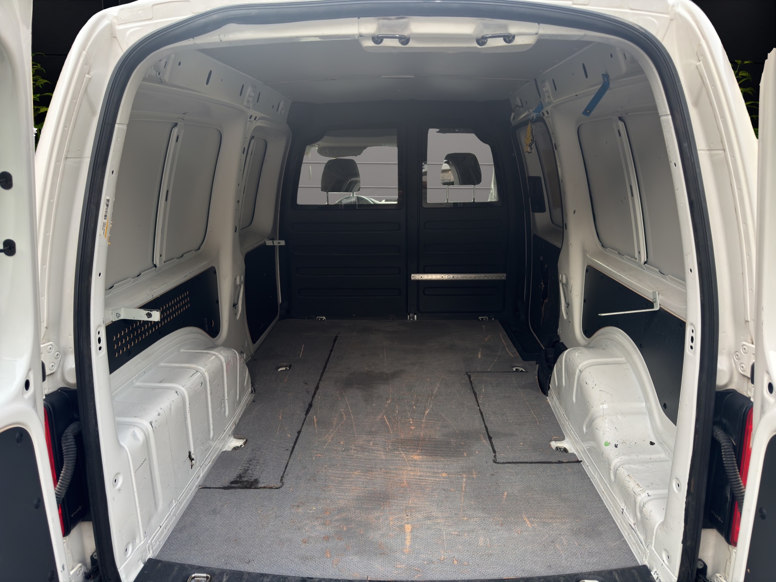 VW Caddy Maxi 2.0TDI Entry BlueMotion Technology-image-16