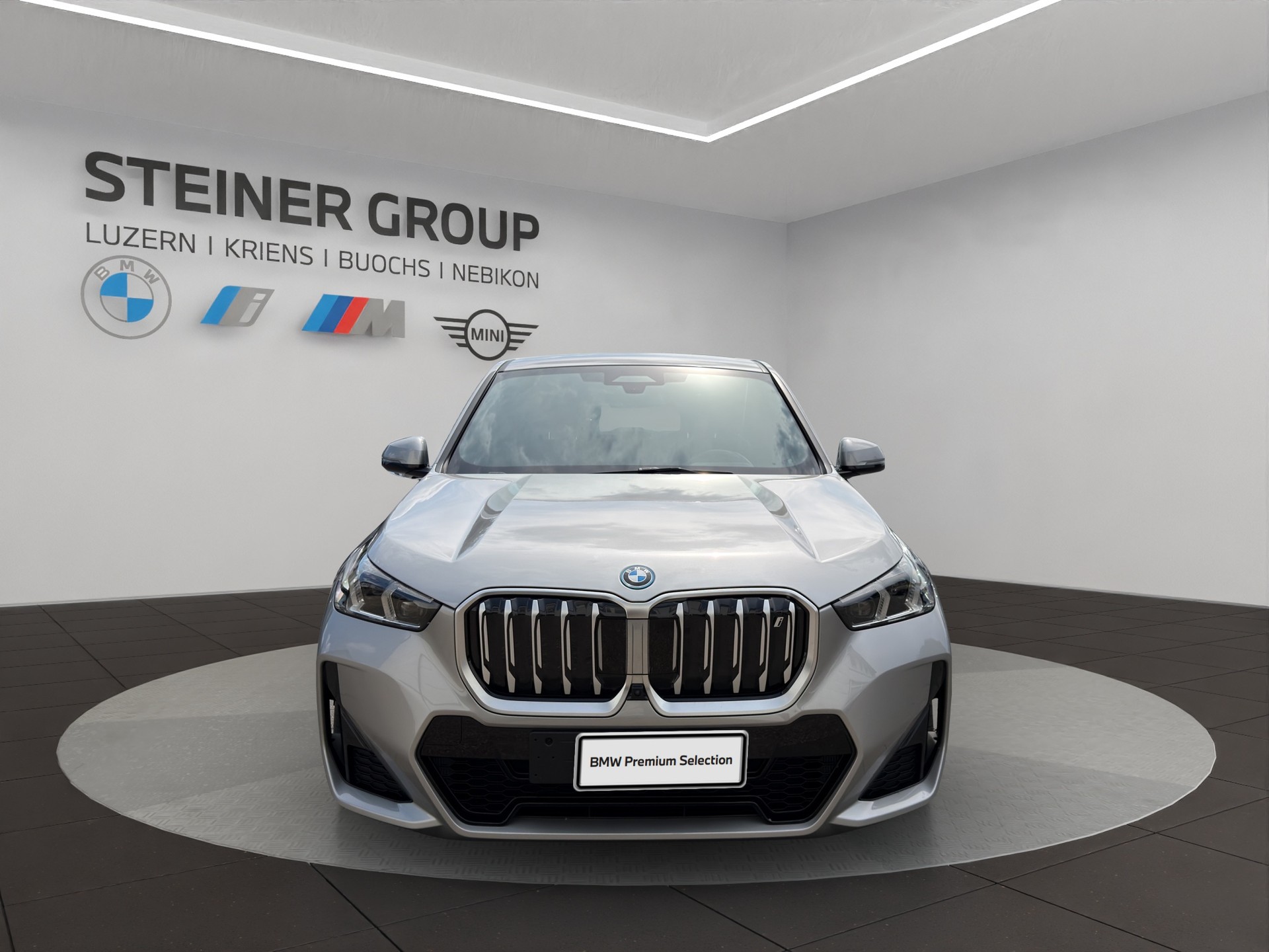 BMW iX1 xDrive 30 M Sport-showroom-element-2