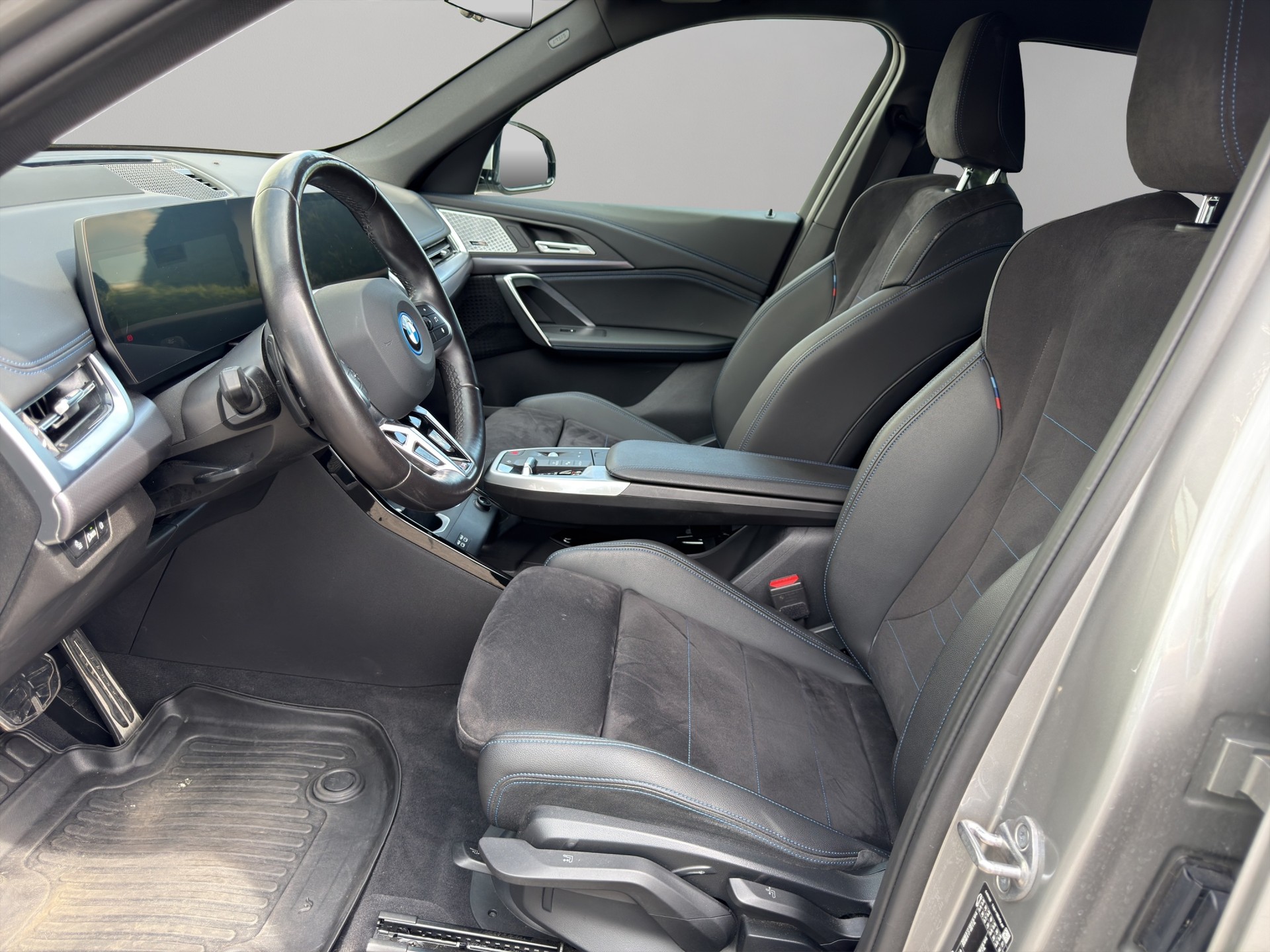 BMW iX1 xDrive 30 M Sport-image-16