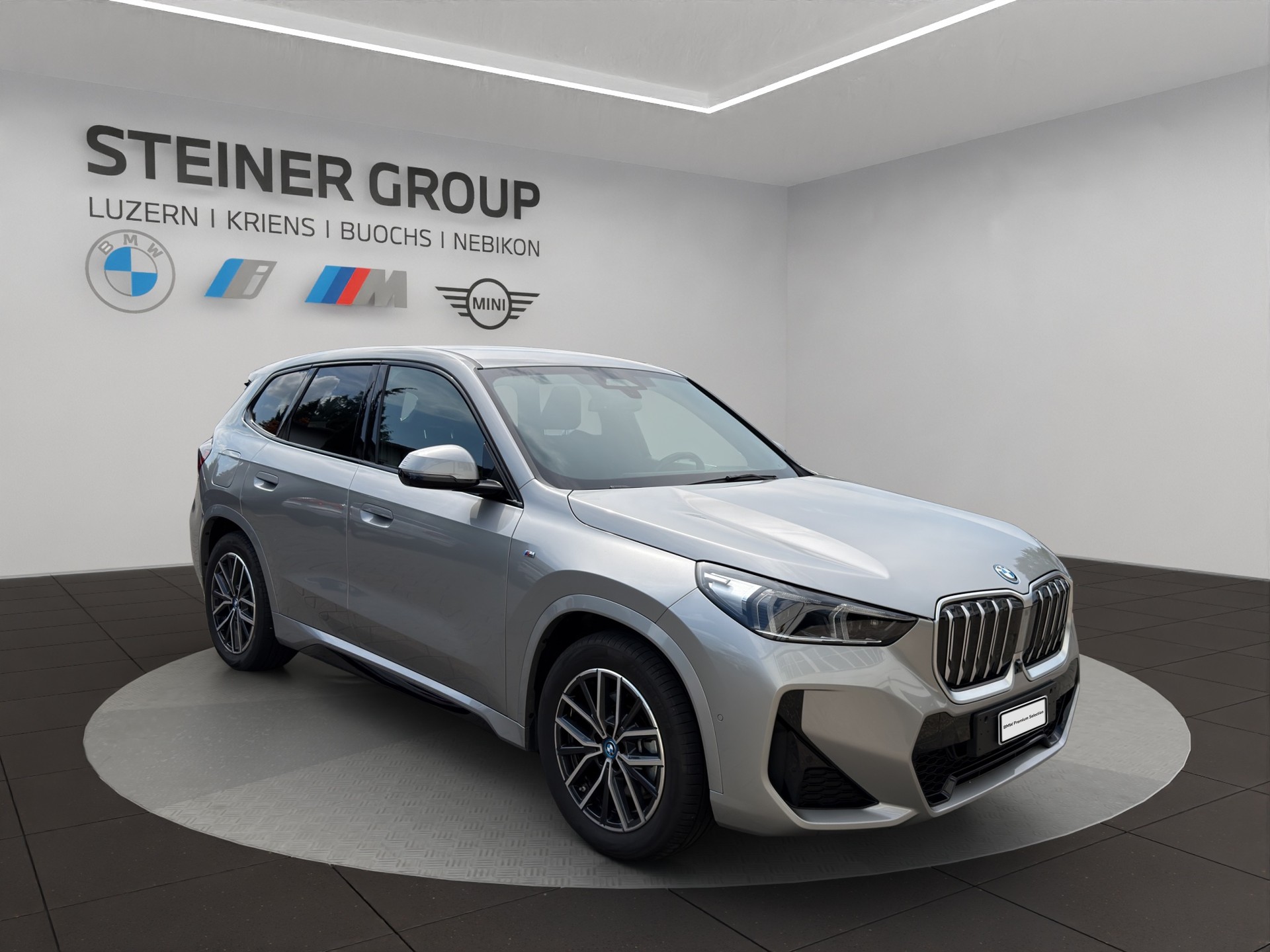 BMW iX1 xDrive 30 M Sport-showroom-element-3