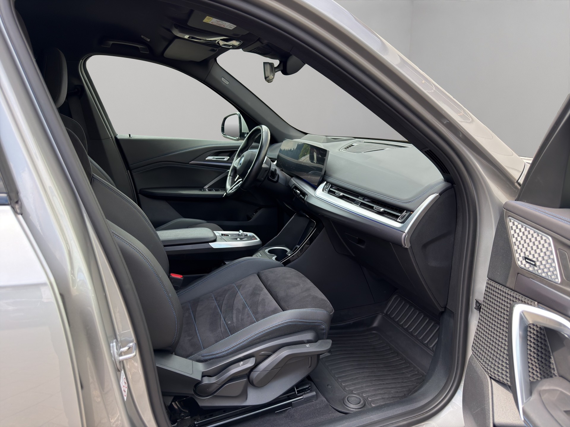 BMW iX1 xDrive 30 M Sport-image-19