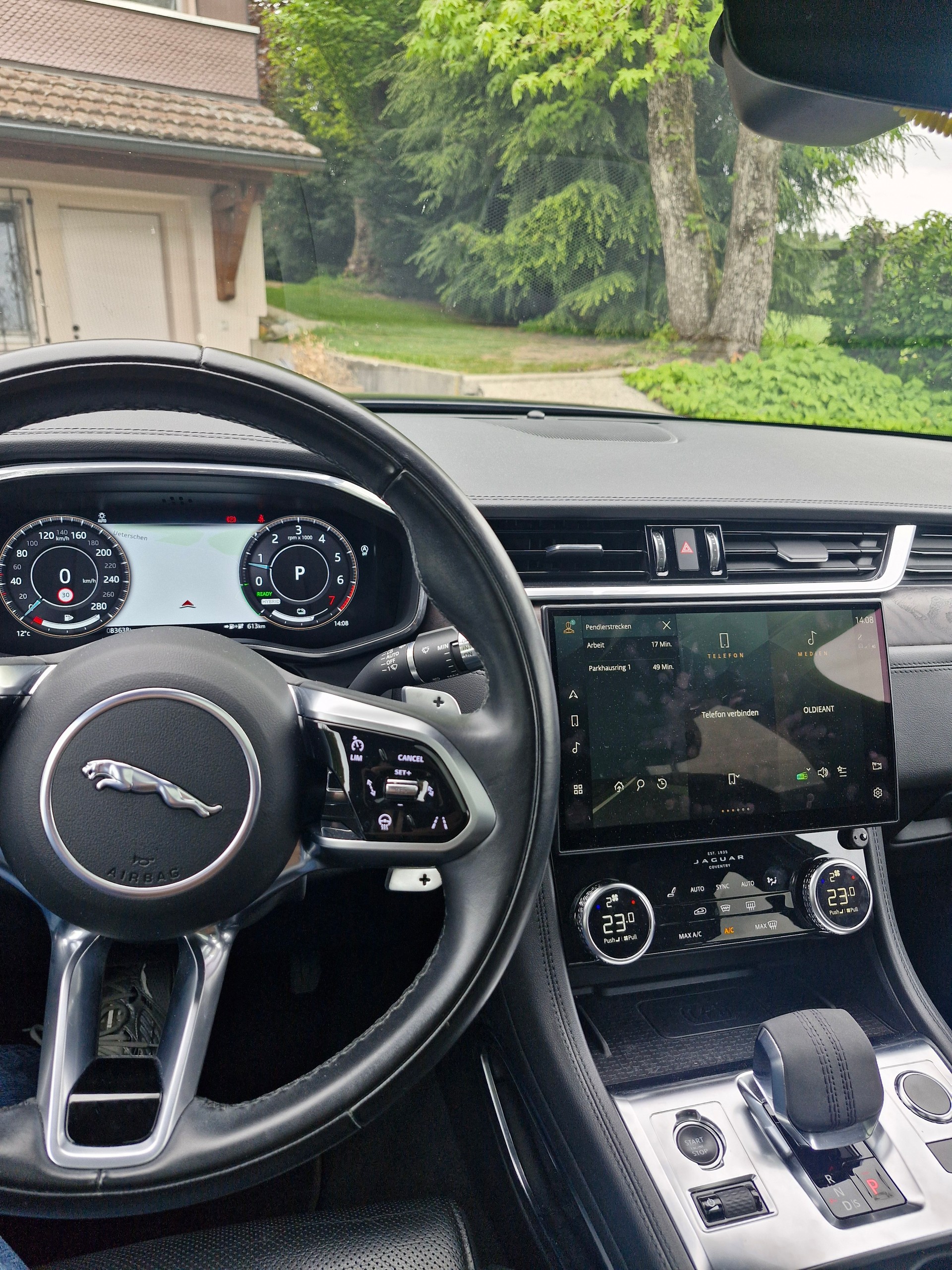 JAGUAR 2.0 PHEV R-Dyn. SE-image-3