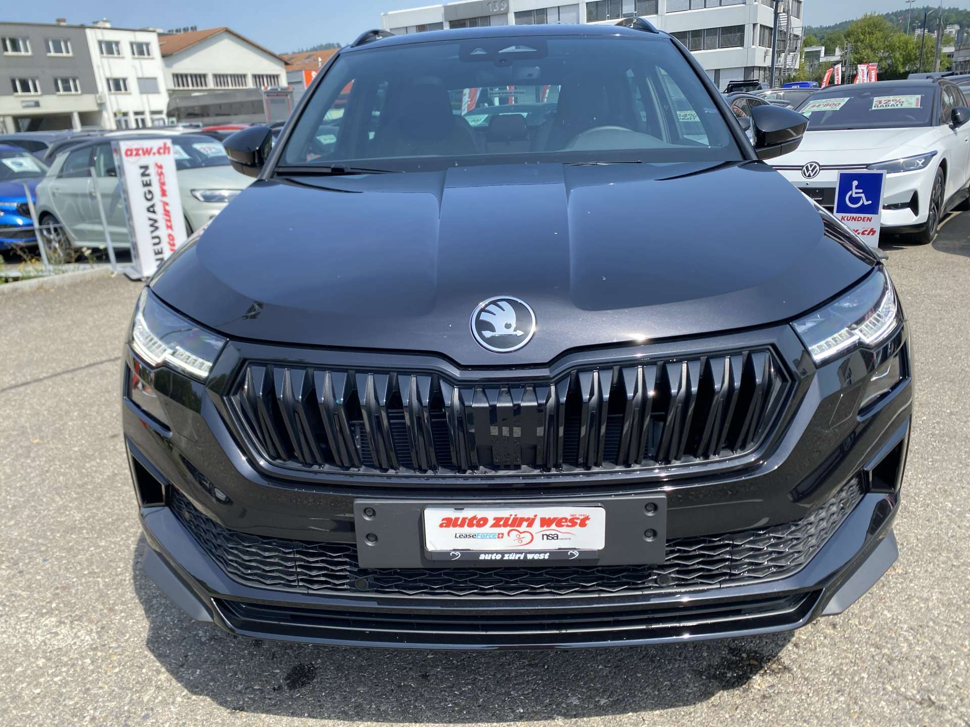 SKODA Karoq 2.0 TSi SportLine 4x4 DSG-Automat-image-11