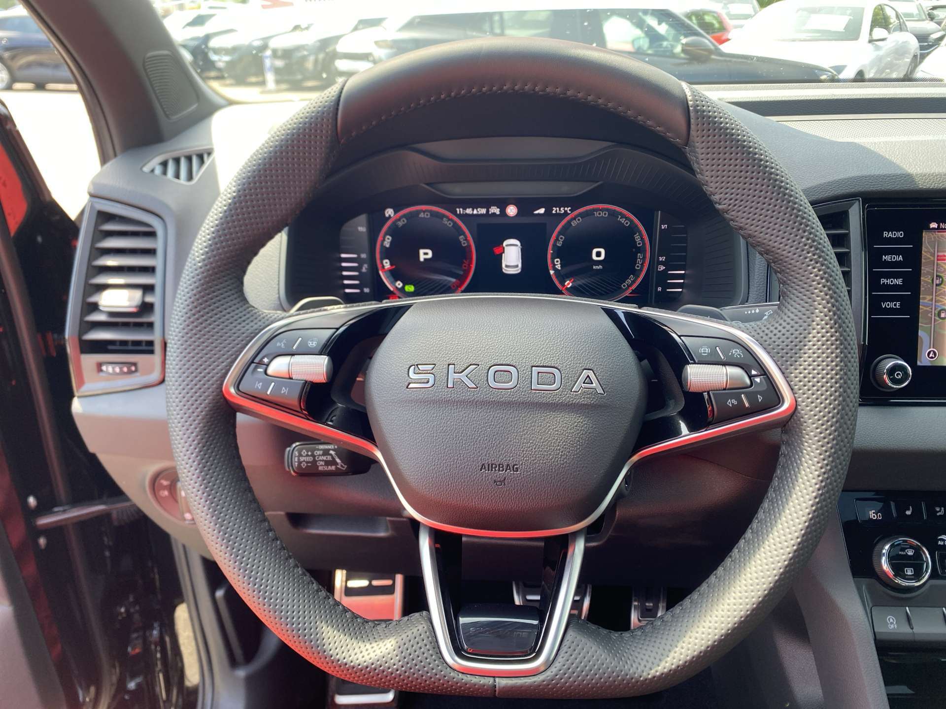 SKODA Karoq 2.0 TSi SportLine 4x4 DSG-Automat-image-13
