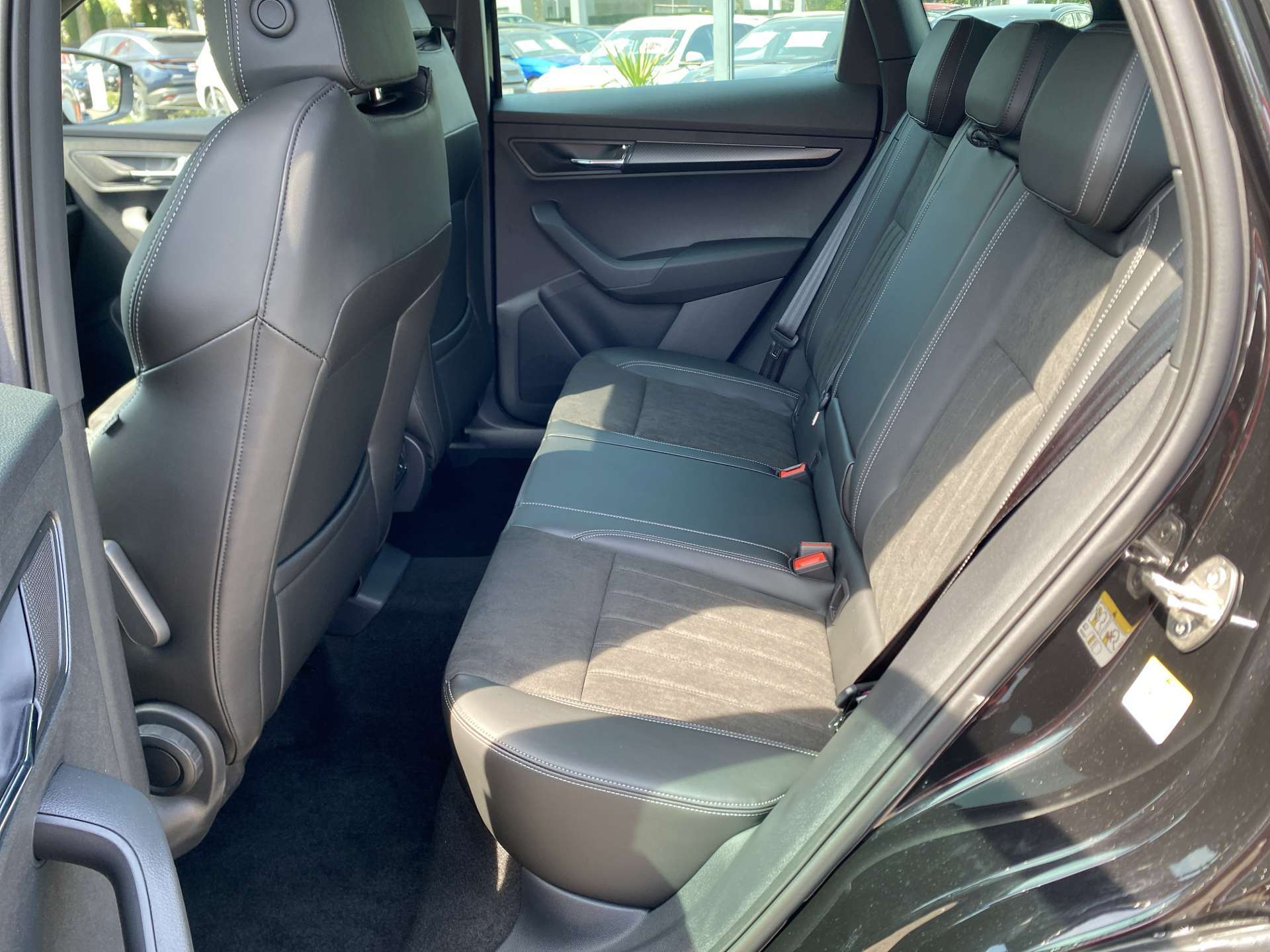 SKODA Karoq 2.0 TSi SportLine 4x4 DSG-Automat-image-4