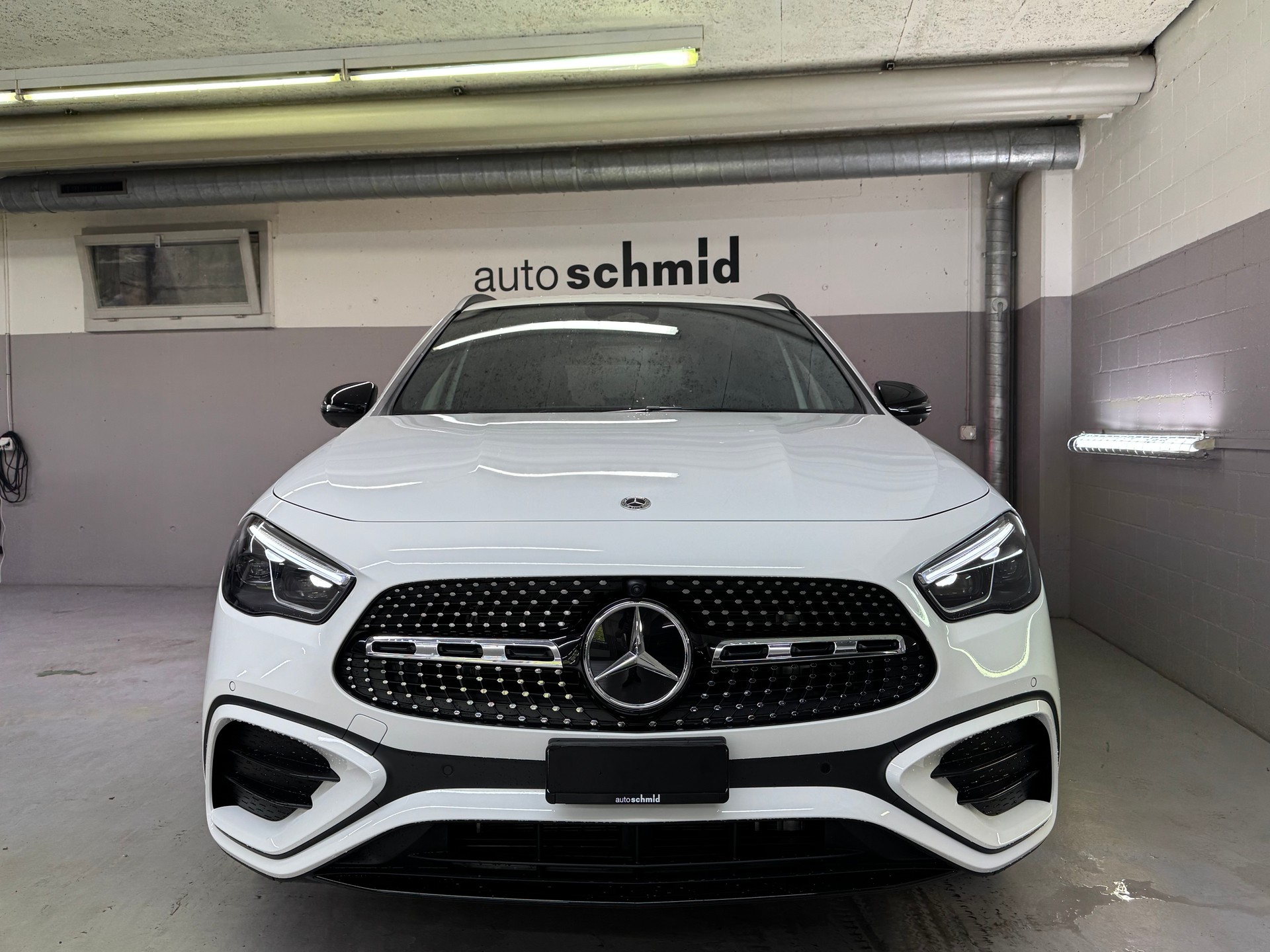 MERCEDES-BENZ GLA 200 Night Star 7G-DCT-showroom-element-1