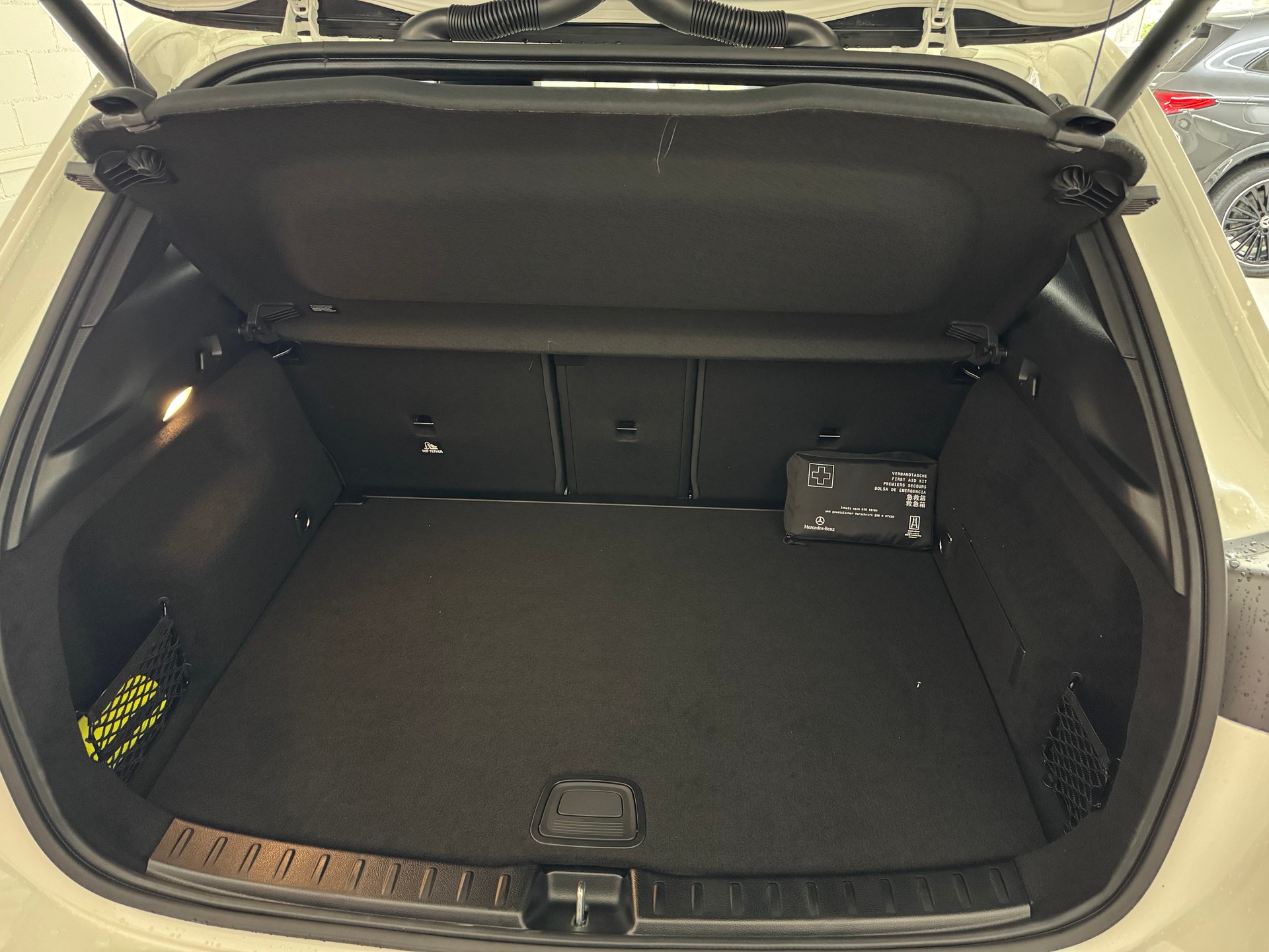 MERCEDES-BENZ GLA 200 Night Star 7G-DCT-image-4
