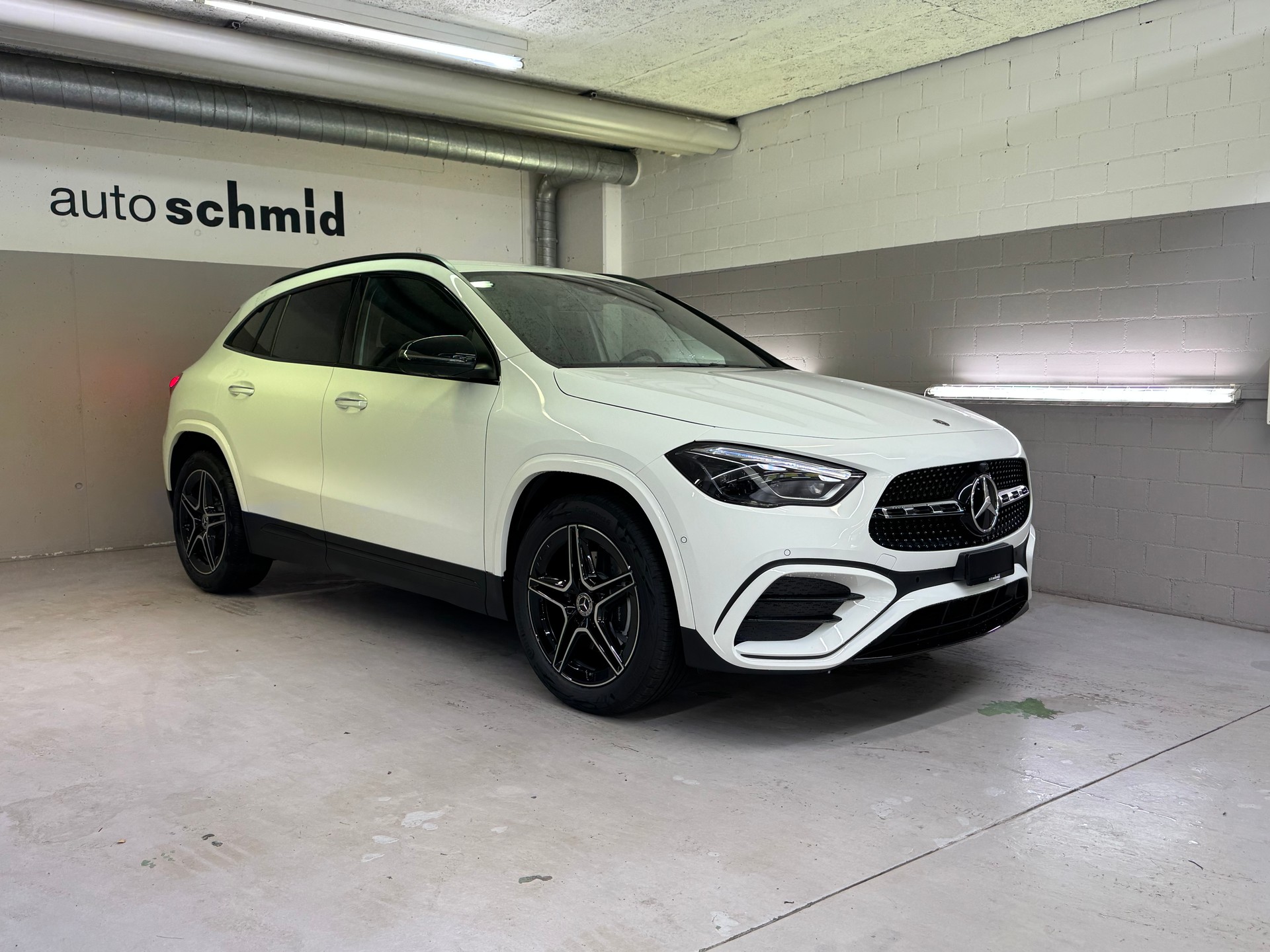 MERCEDES-BENZ GLA 200 Night Star 7G-DCT
