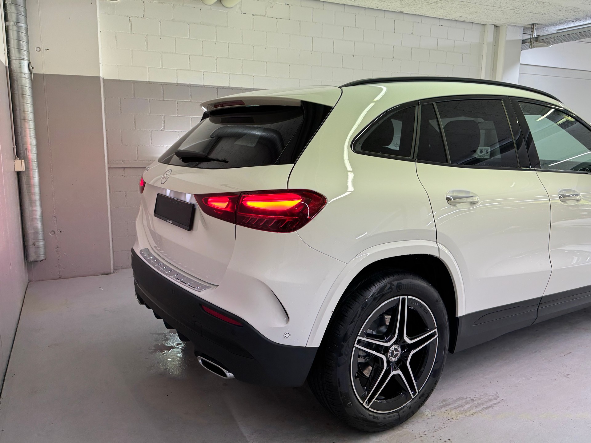 MERCEDES-BENZ GLA 200 Night Star 7G-DCT-showroom-element-3