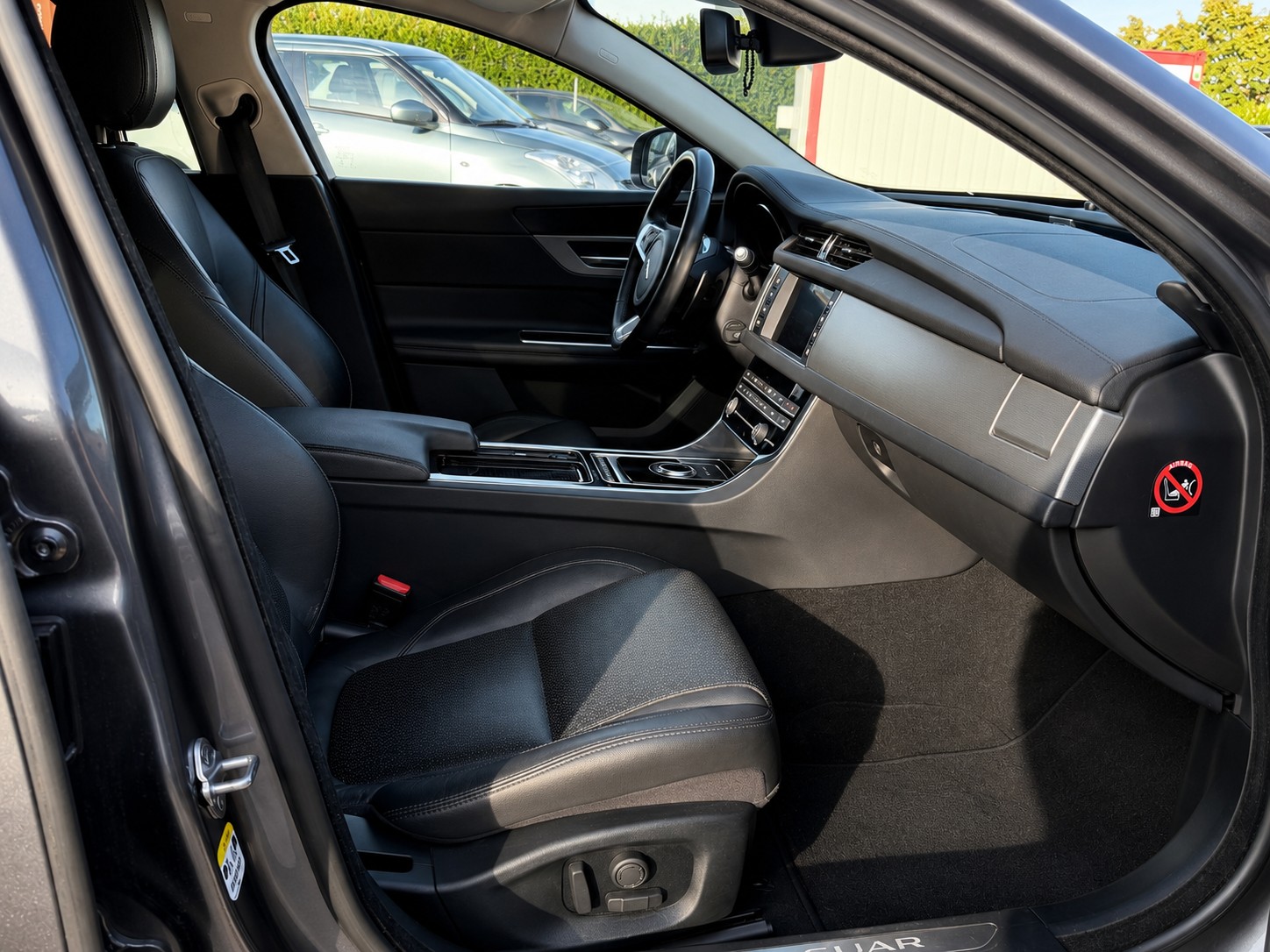 JAGUAR XF Sportbrake 25d Prestige AWD Automatic-image-10