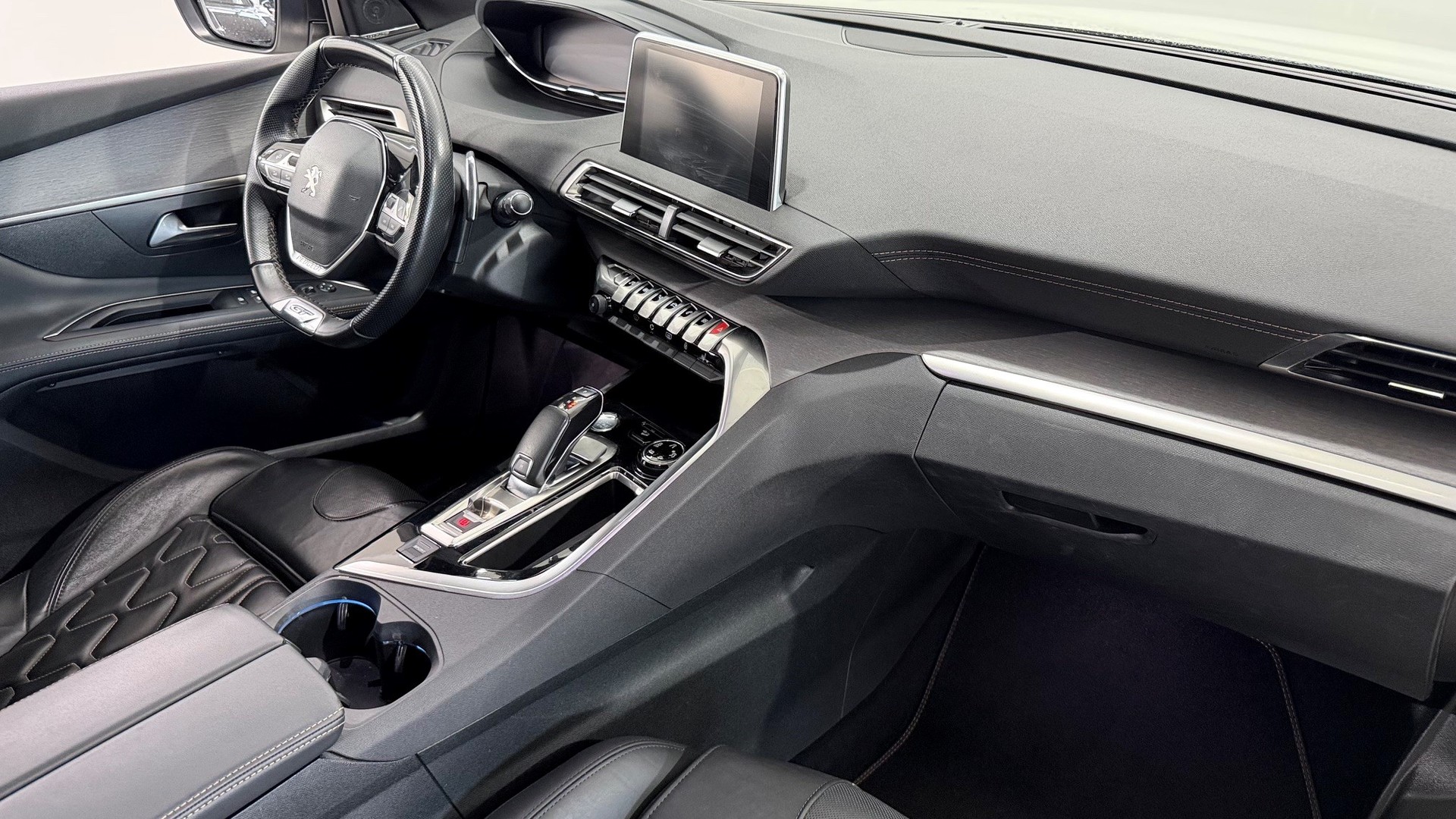 PEUGEOT 3008 2.0 BlueHDi 180 GT-showroom-element-3