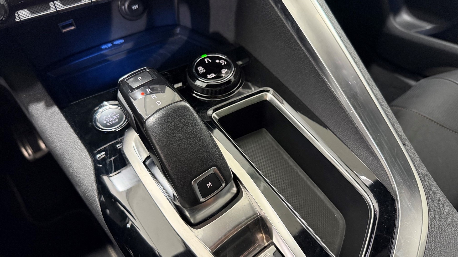 PEUGEOT 3008 2.0 BlueHDi 180 GT-image-9