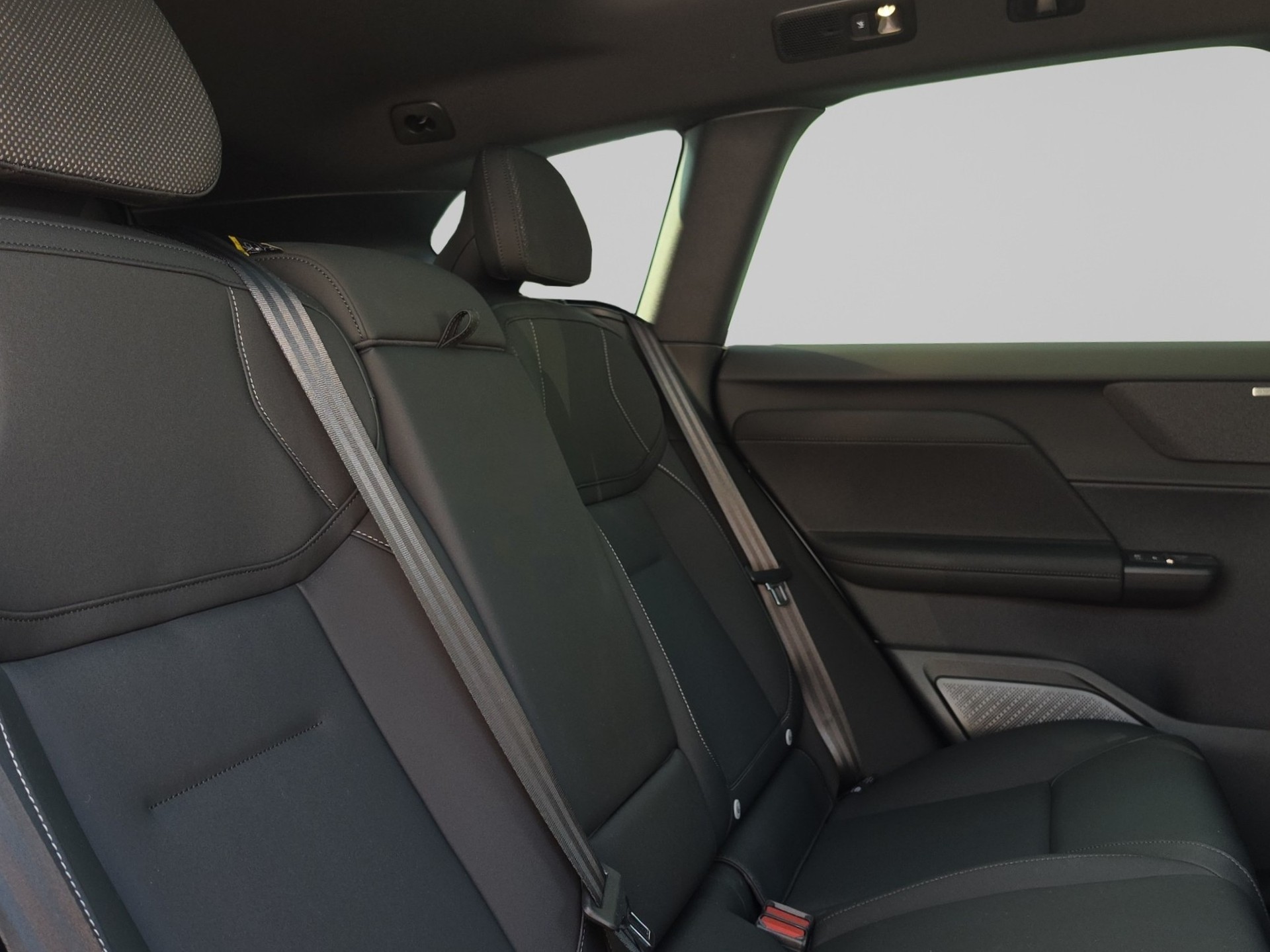 VOLVO EX60 Twin Ultra AWD-image-14