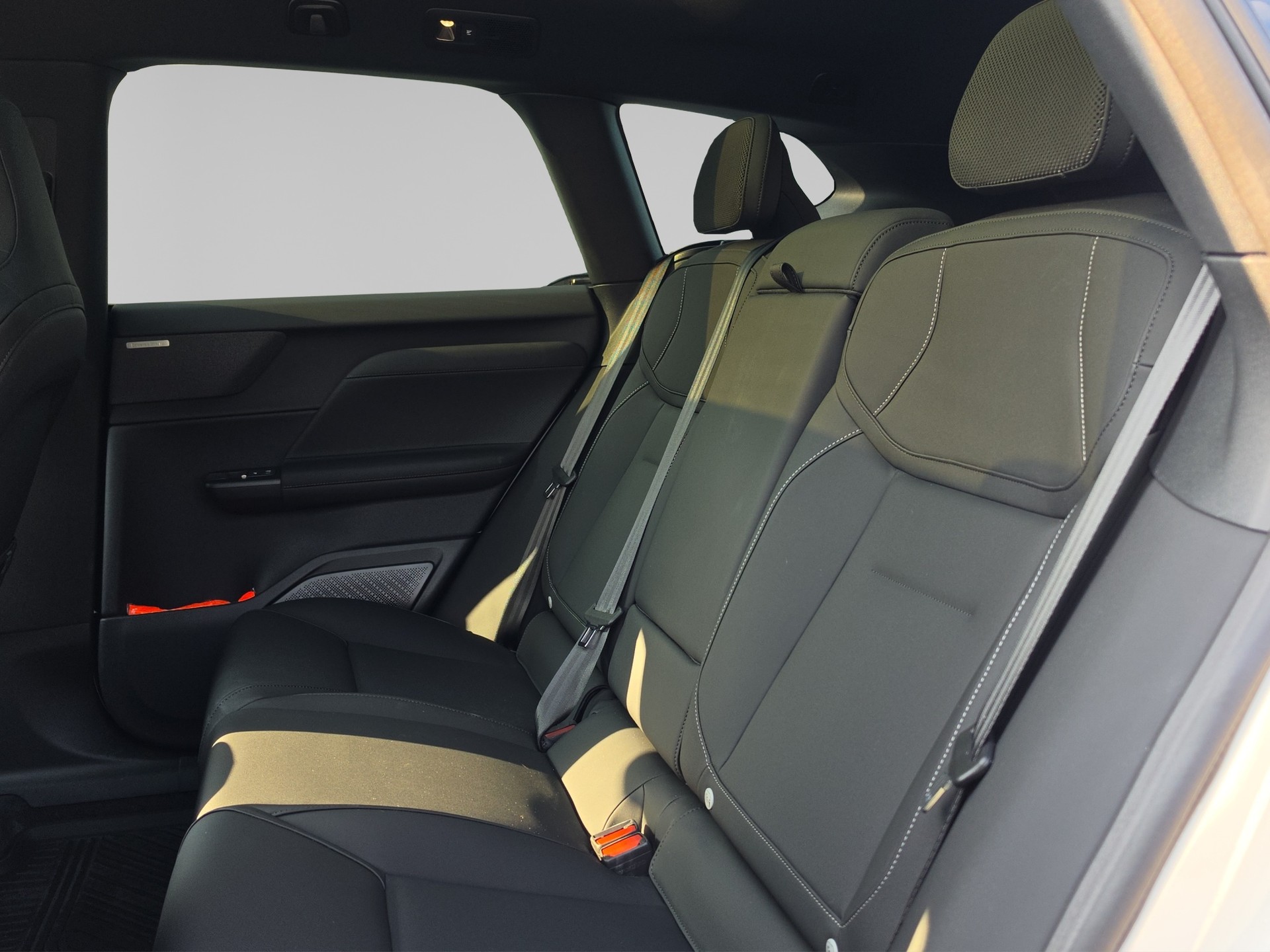 VOLVO EX60 Twin Ultra AWD-image-12