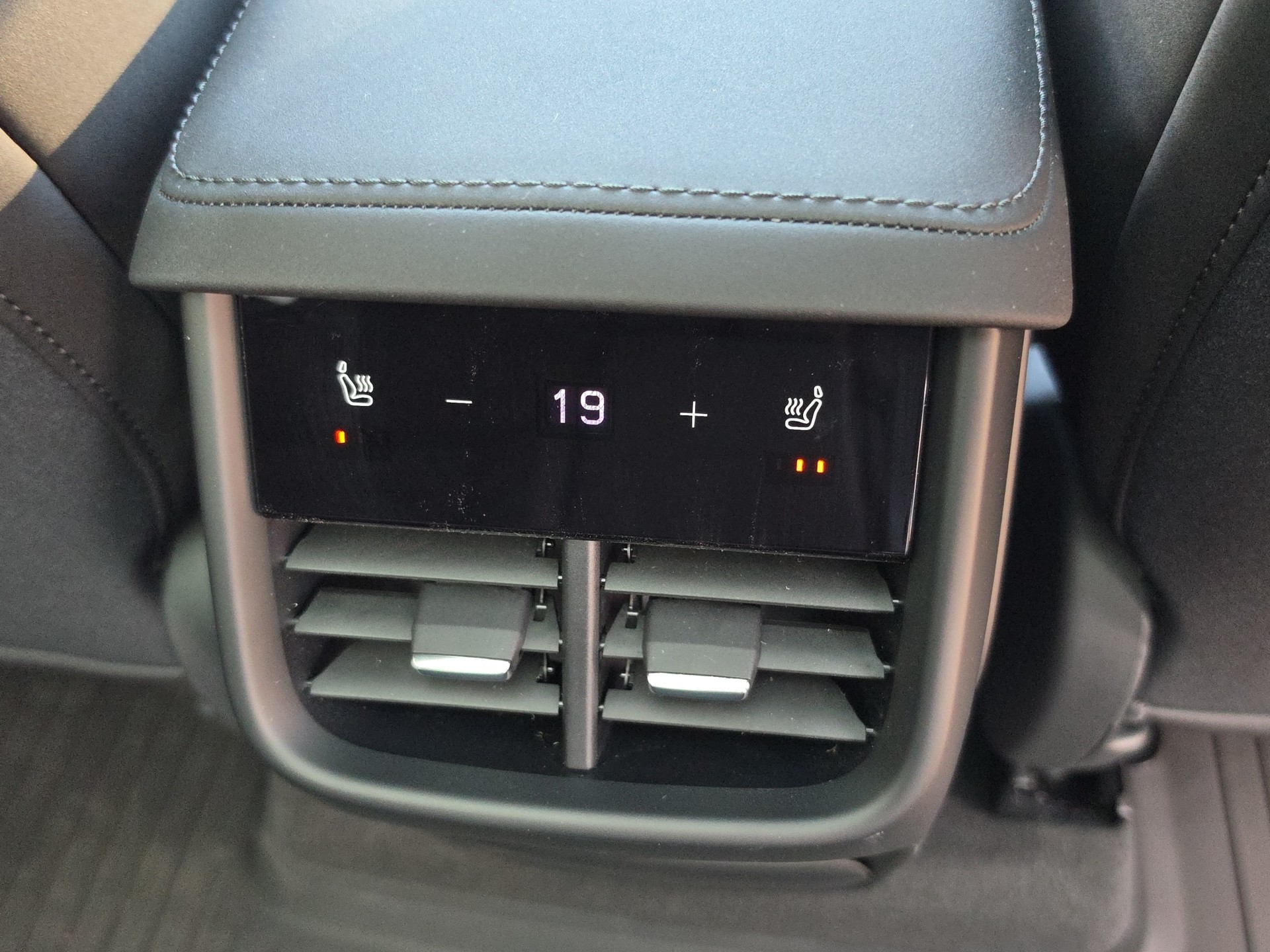 VOLVO EX60 Twin Ultra AWD-image-19
