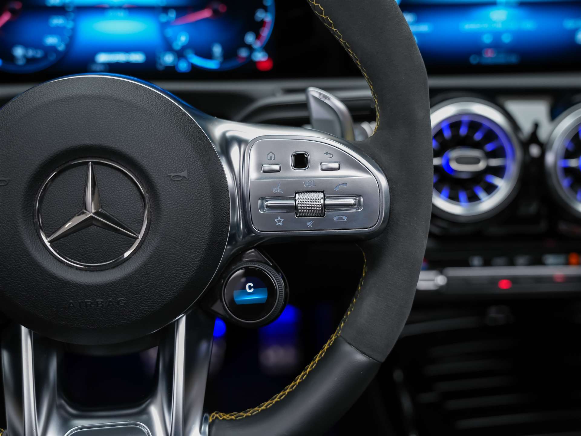 MERCEDES-BENZ CLA 45 S AMG 4Matic+ 8G-DCT *Aeropaket*Panorama*Multibeam LED*-image-27