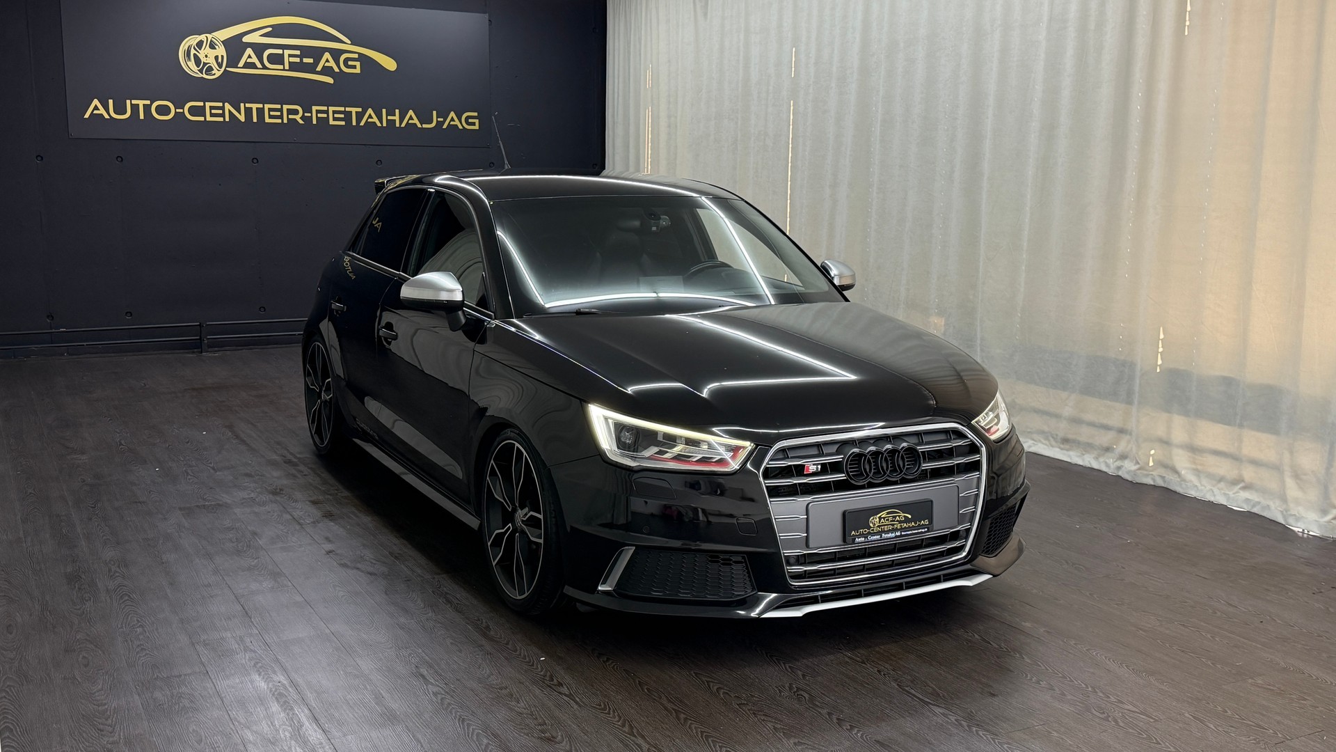 AUDI S1 Sportback 2.0 TFSI Sport quattro-showroom-element-2