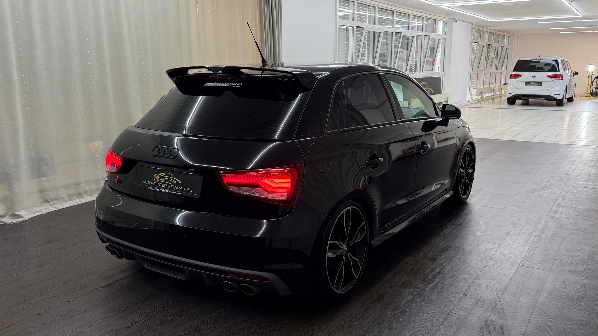 AUDI S1 Sportback 2.0 TFSI Sport quattro-showroom-element-3