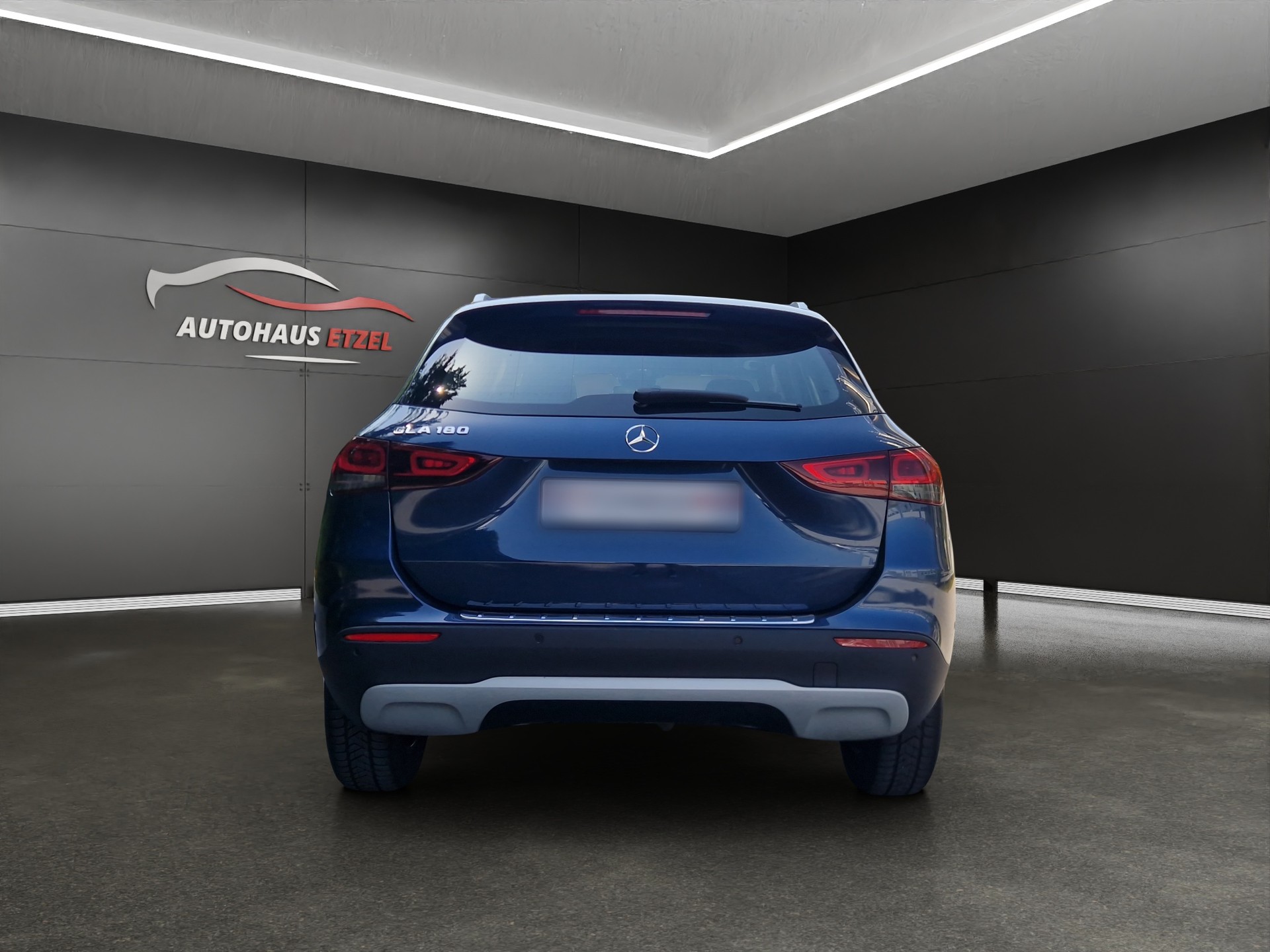MERCEDES-BENZ GLA 180 Style 7G-DCT-image-6