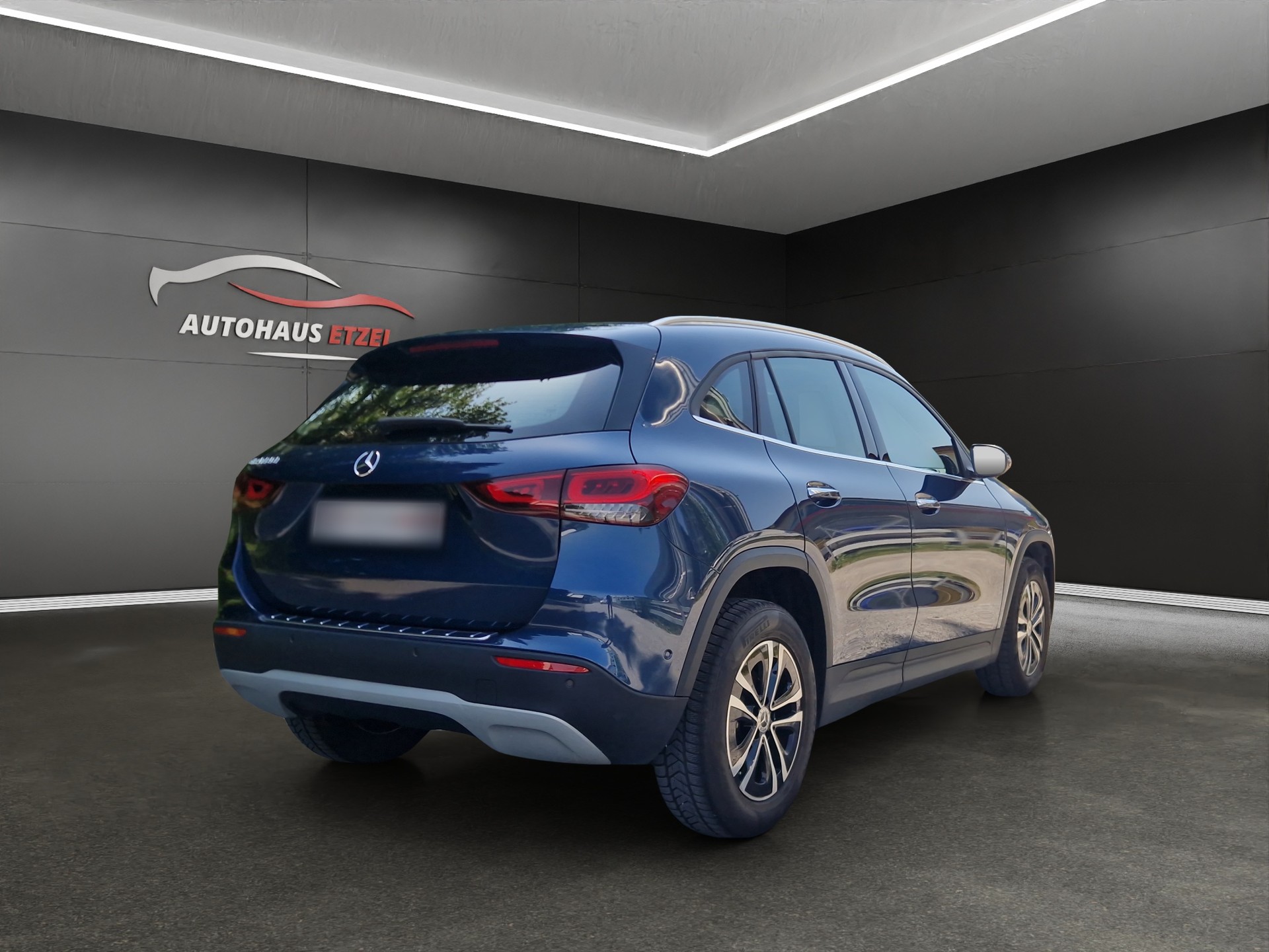 MERCEDES-BENZ GLA 180 Style 7G-DCT-image-5