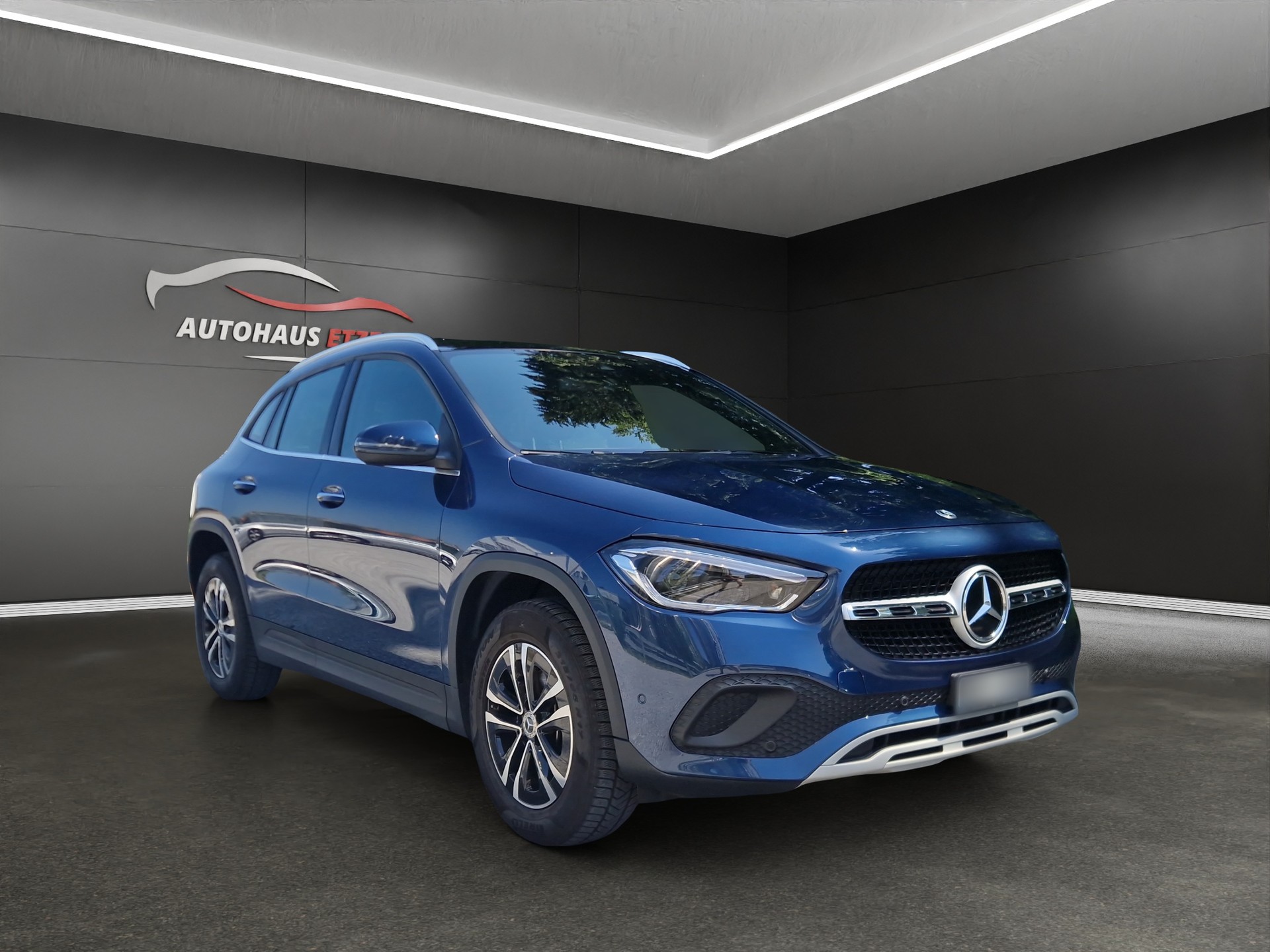 MERCEDES-BENZ GLA 180 Style 7G-DCT-image-2