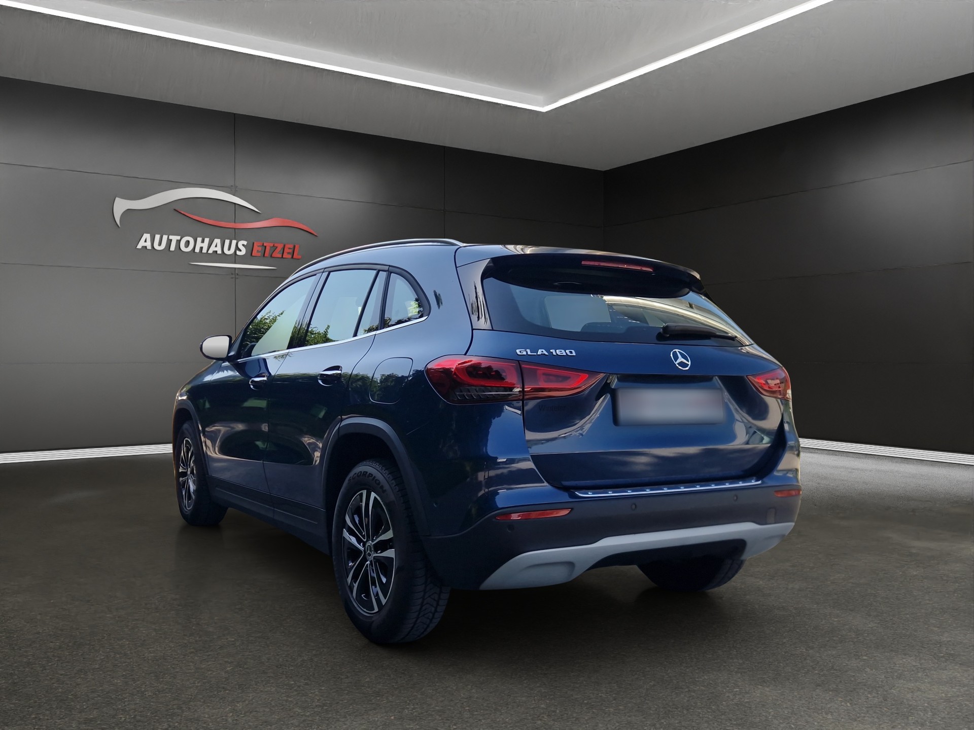 MERCEDES-BENZ GLA 180 Style 7G-DCT-image-4