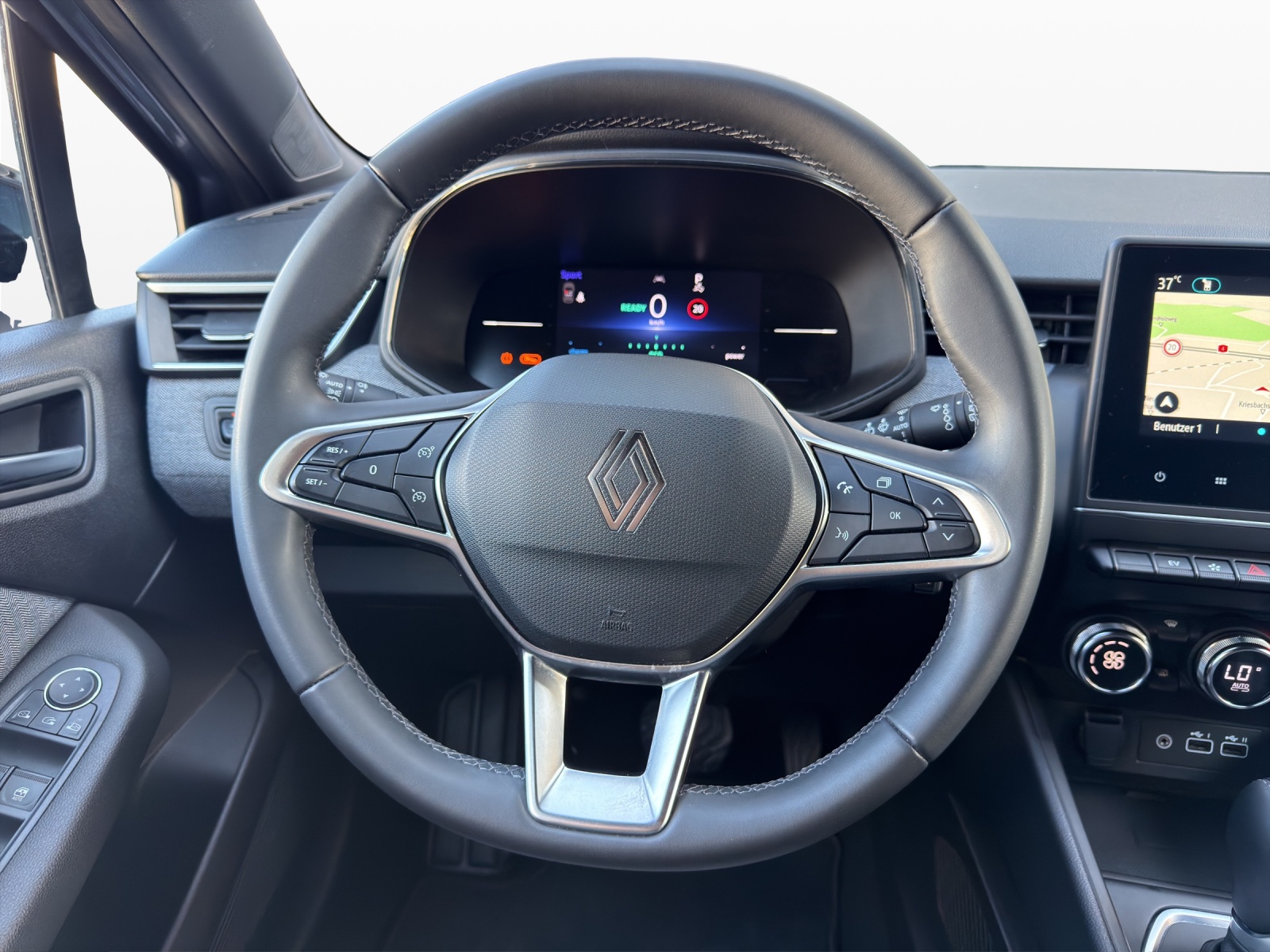 RENAULT Clio 1.6 E-Tech Techno-image-8