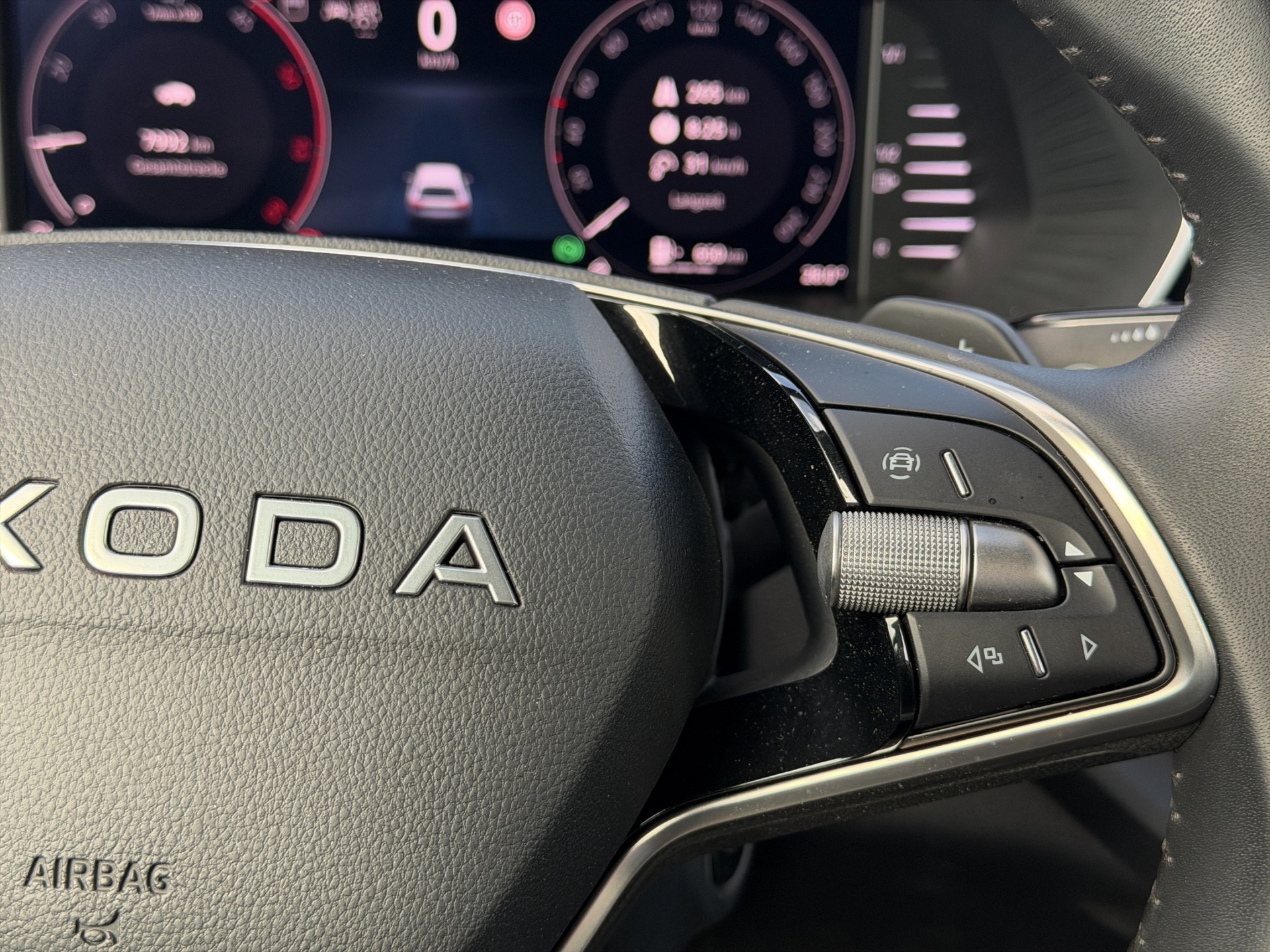 SKODA Octavia Combi 2.0 TDI DSG Selection-image-20