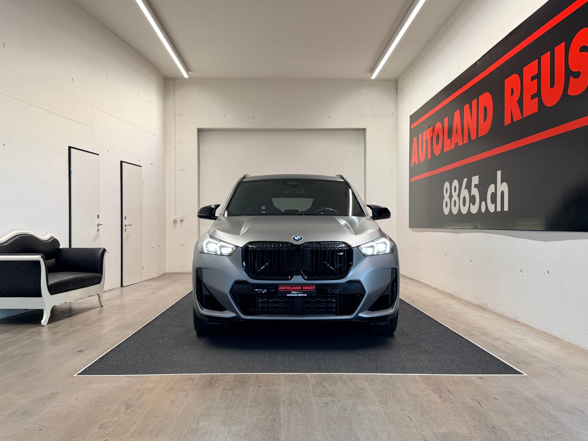 BMW X1 xDrive M35i-showroom-element-1