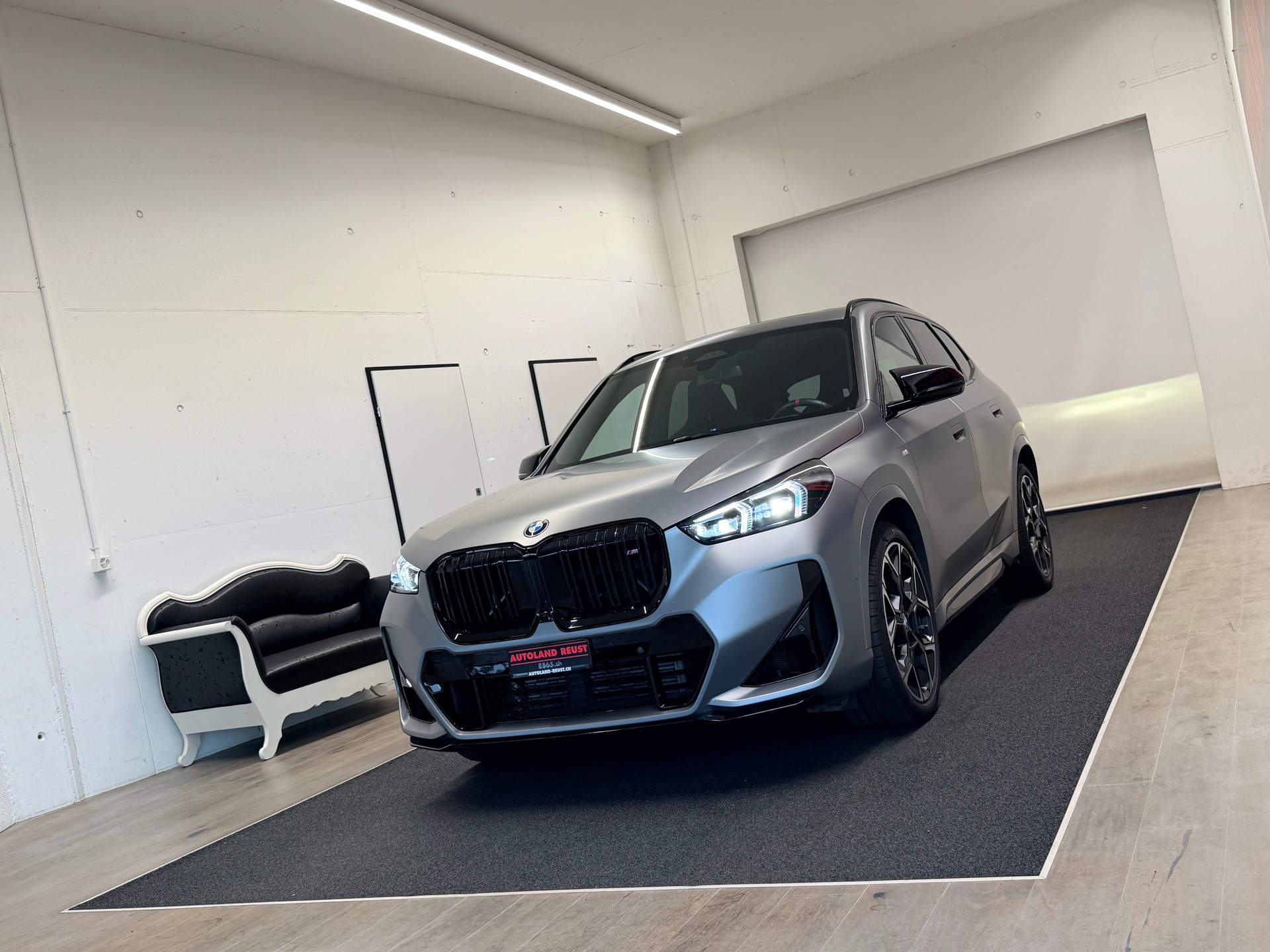 BMW X1 xDrive M35i-showroom-element-2