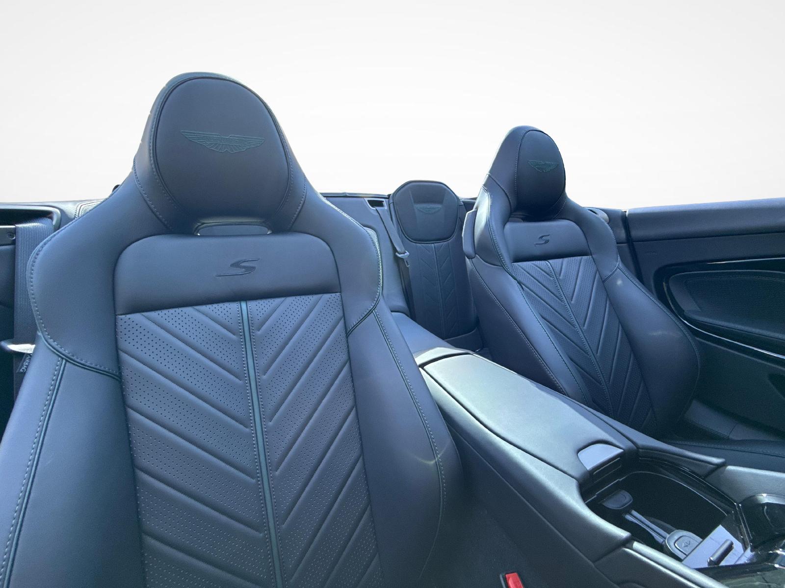 ASTON MARTIN DB12 Volante 4.0 S V8 Bi-Turbo-image-10