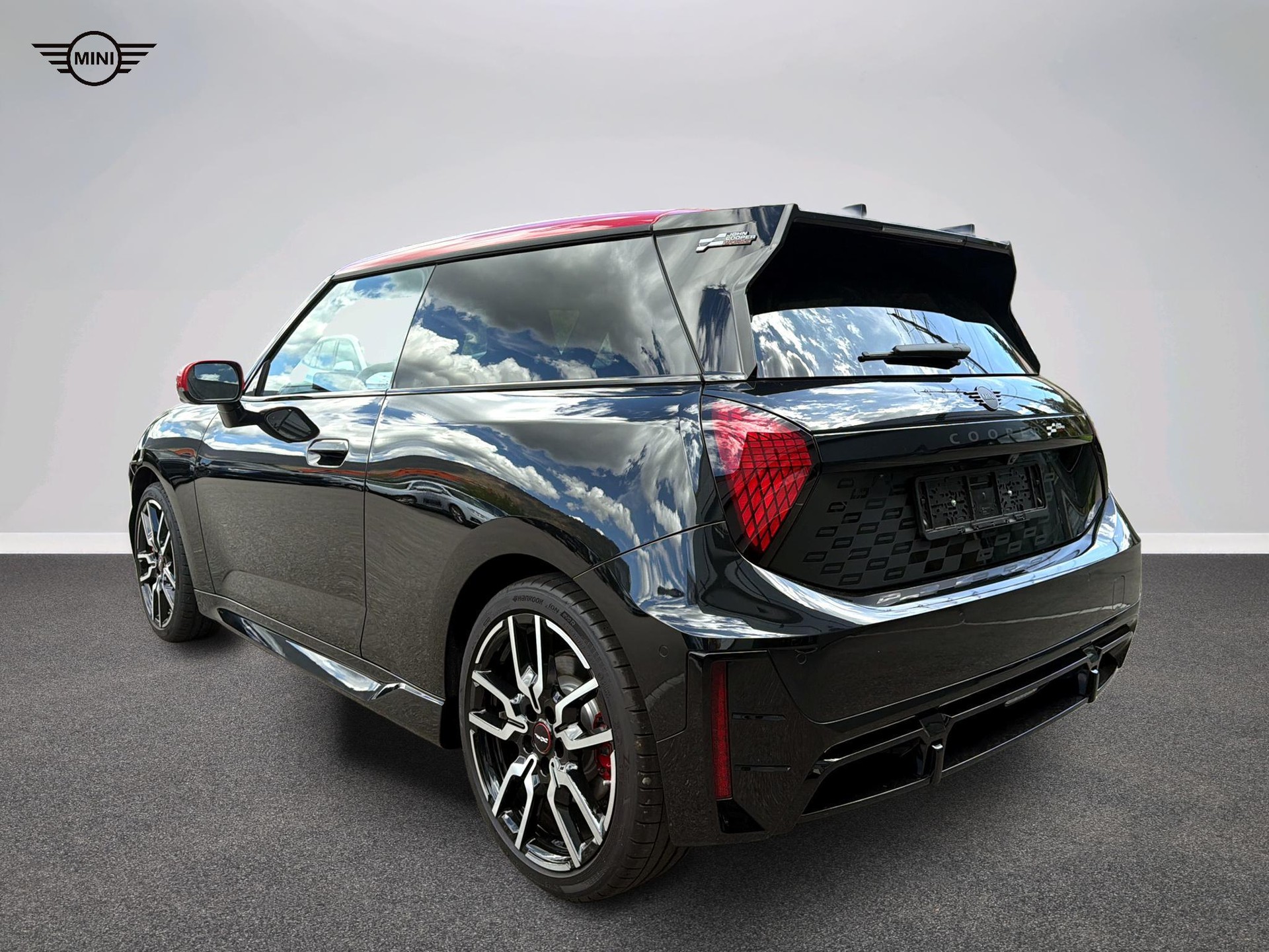 MINI Cooper eJCW-showroom-element-3