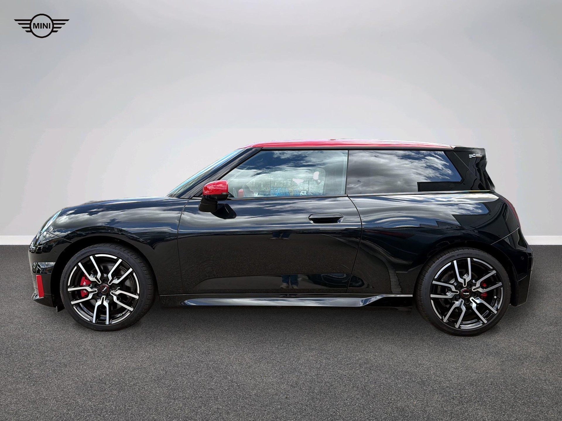 MINI Cooper eJCW-showroom-element-2