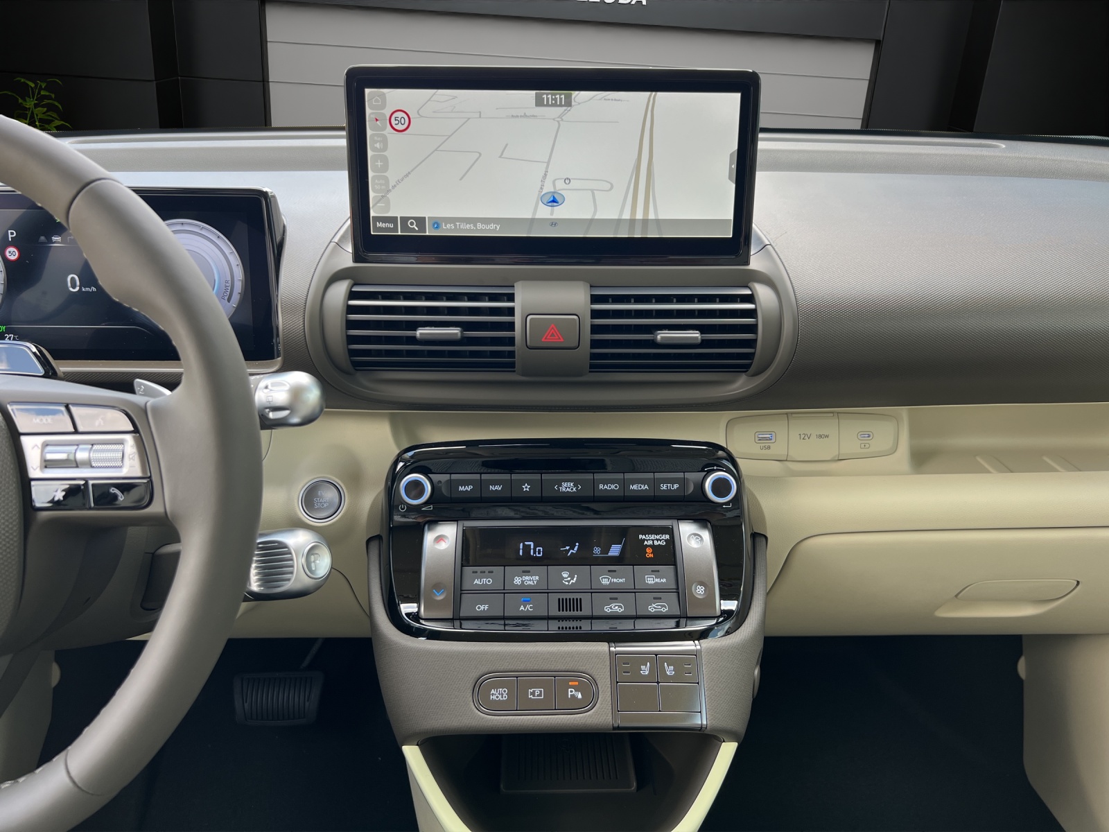HYUNDAI Inster 49kWh Amplia-image-13