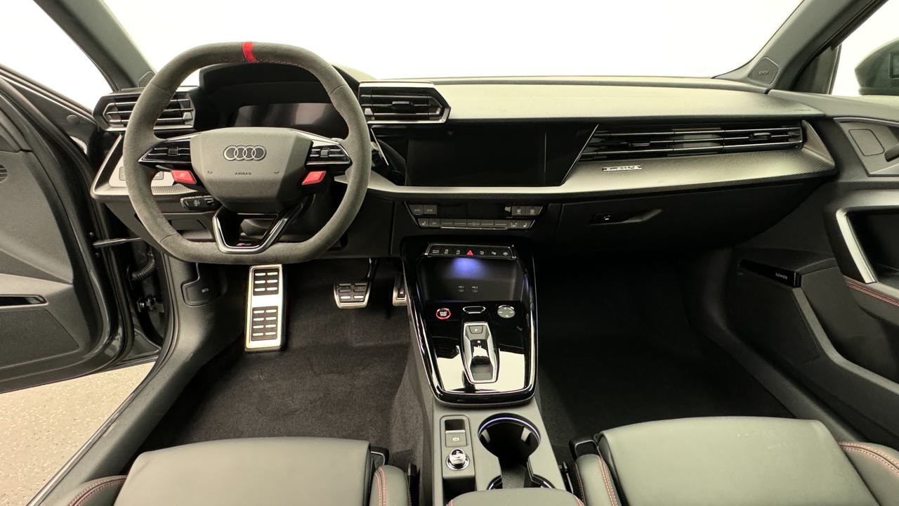 AUDI RS3 Limousine 2.5 TSI quattro S-tronic-image-5