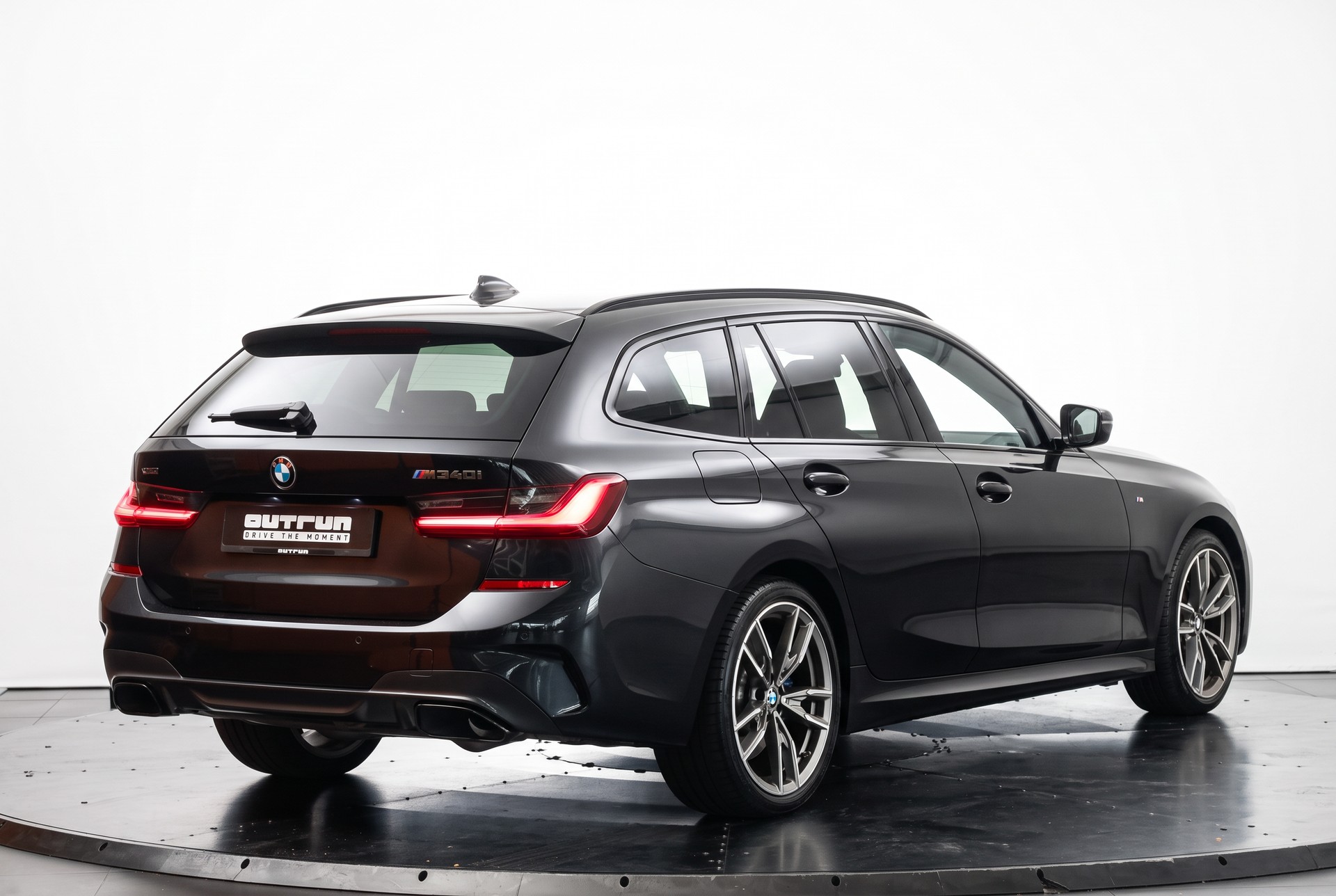 BMW M340i xDrive 48V Touring Steptronic-showroom-element-3