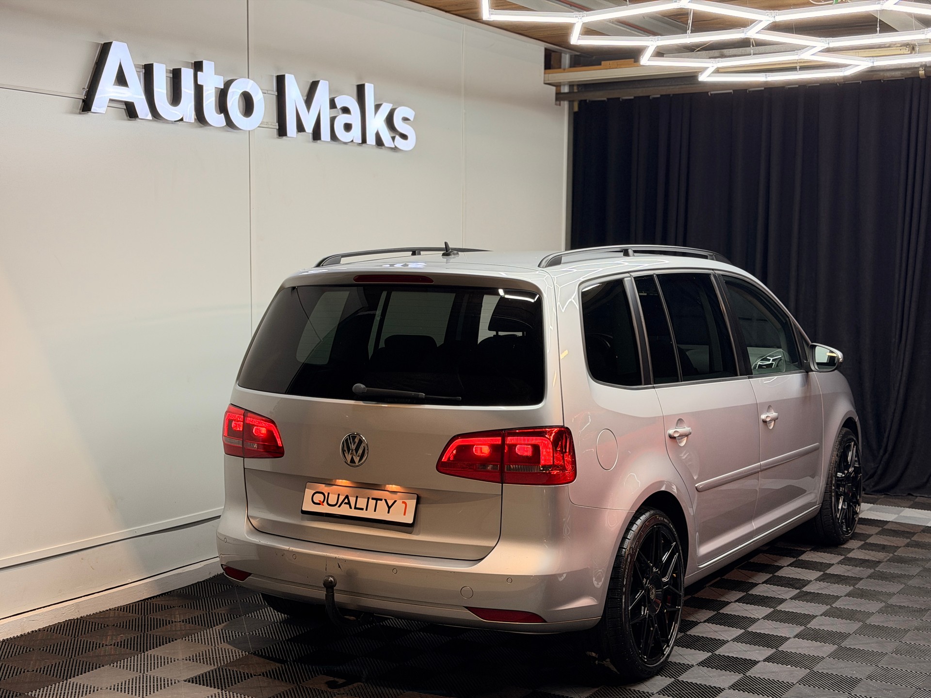 VW Touran 2.0 TDI Comfortline DSG-showroom-element-1